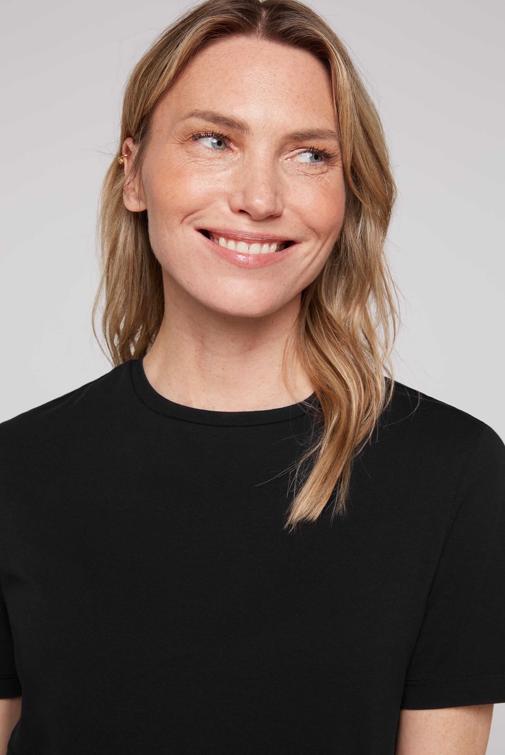 Basic T-Shirt z okrągłym dekoltem - 4