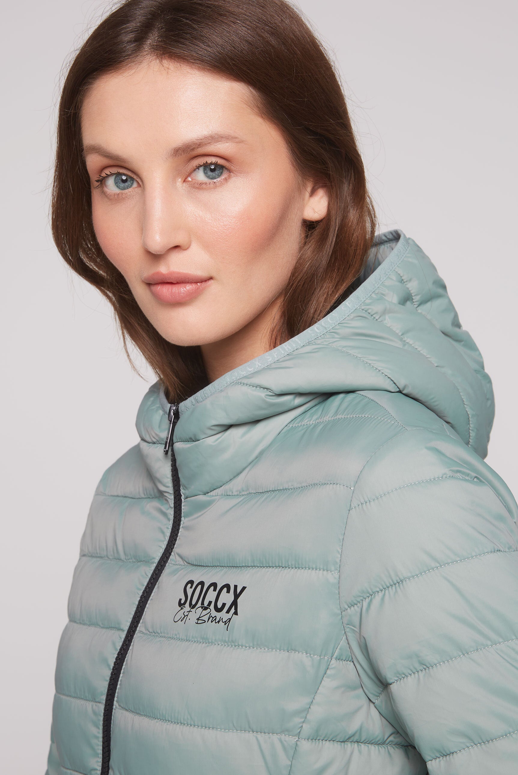 Leichte Steppjacke mit Kapuze