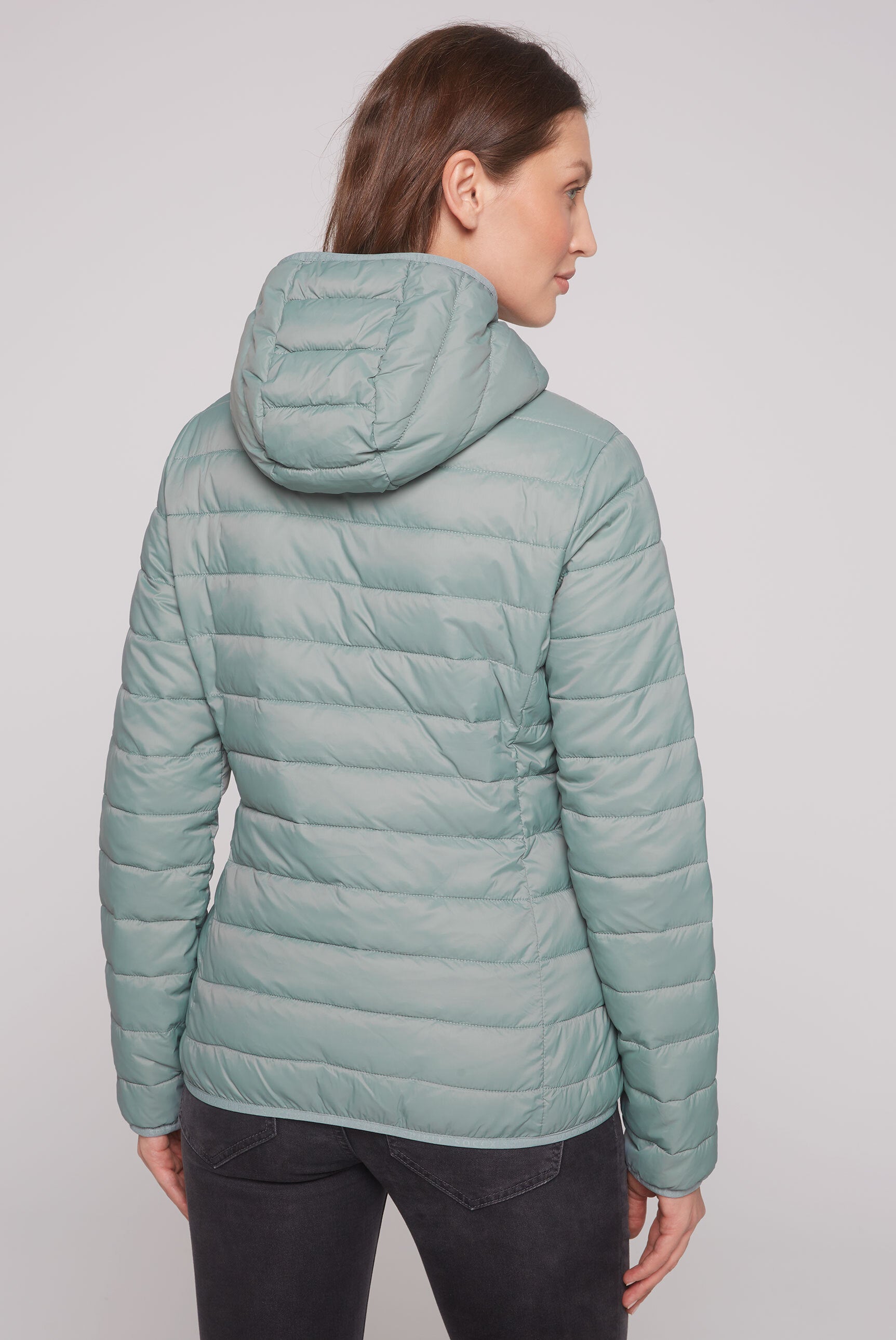 Lekka pikowana kurtka z kapturem - 6