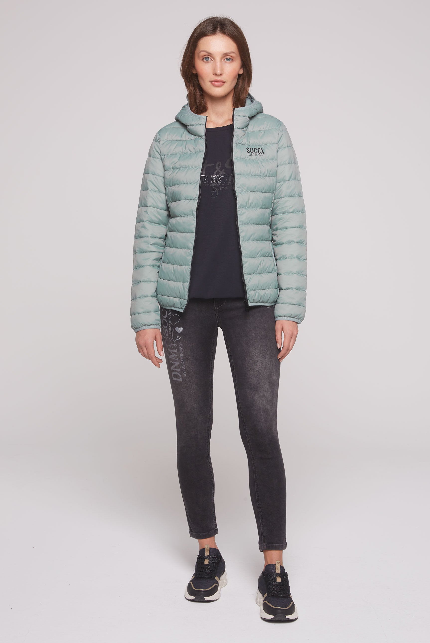 Leichte Steppjacke mit Kapuze