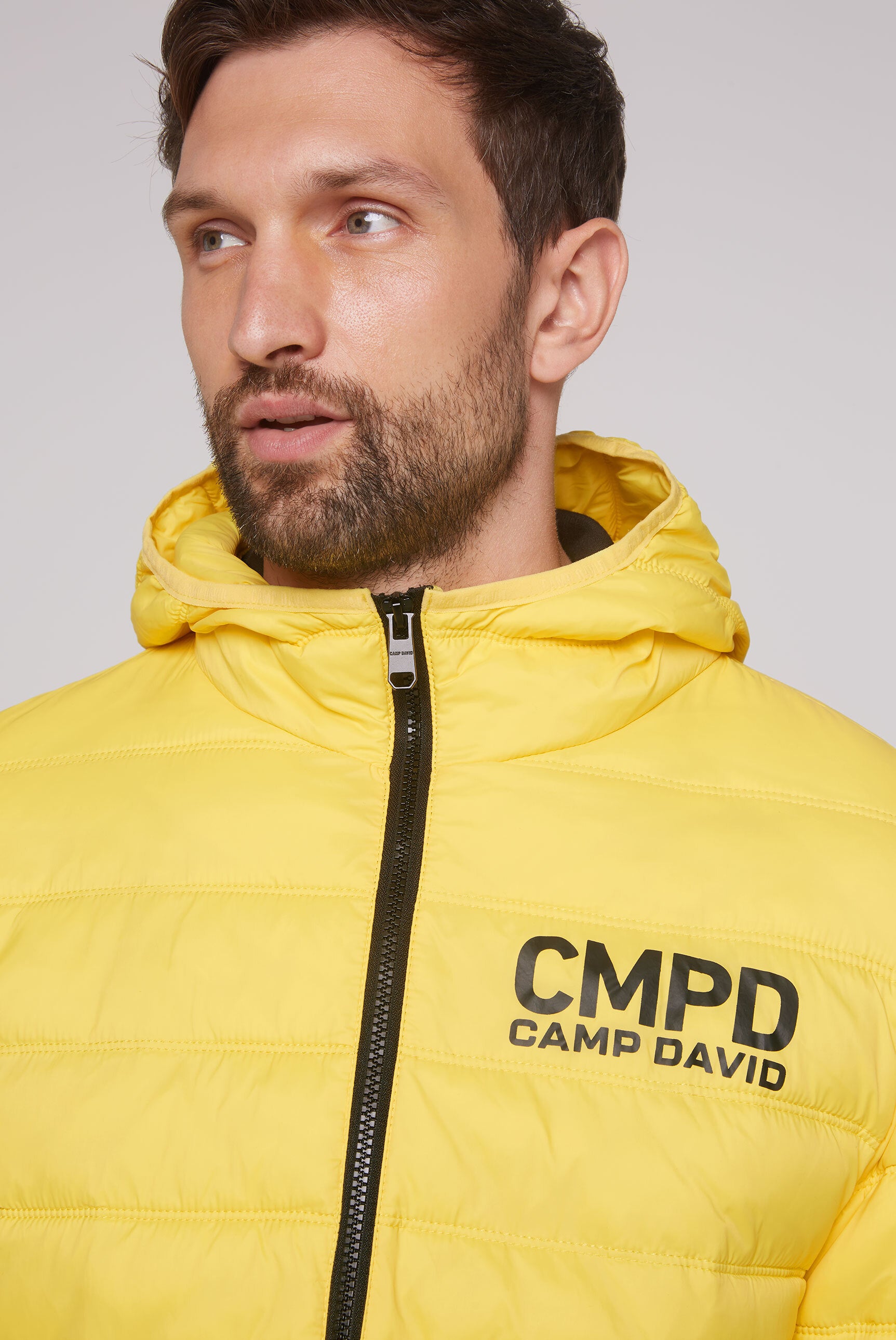 Lekka pikowana kurtka z kapturem - 4