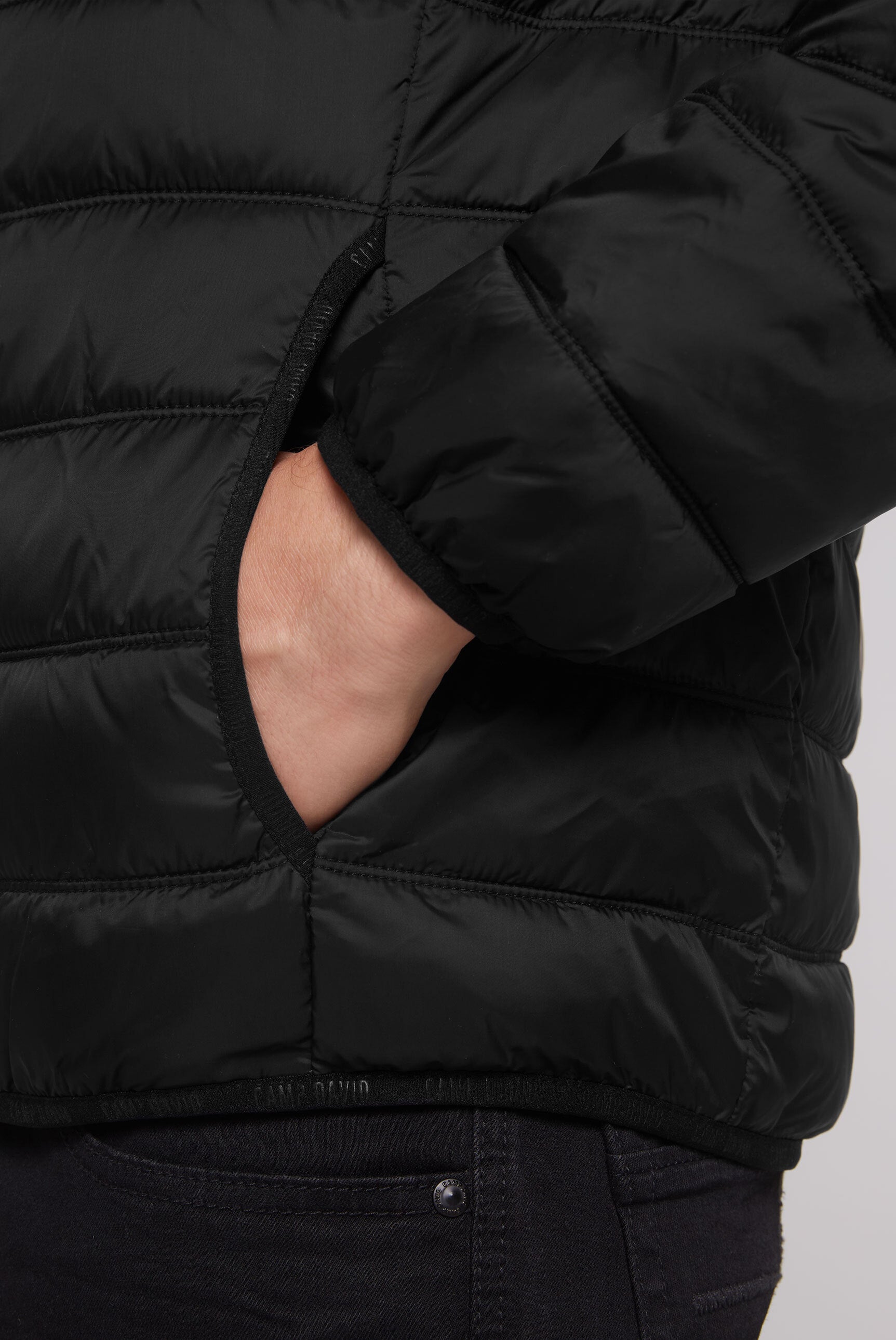 Lekka pikowana kurtka z kapturem - 6