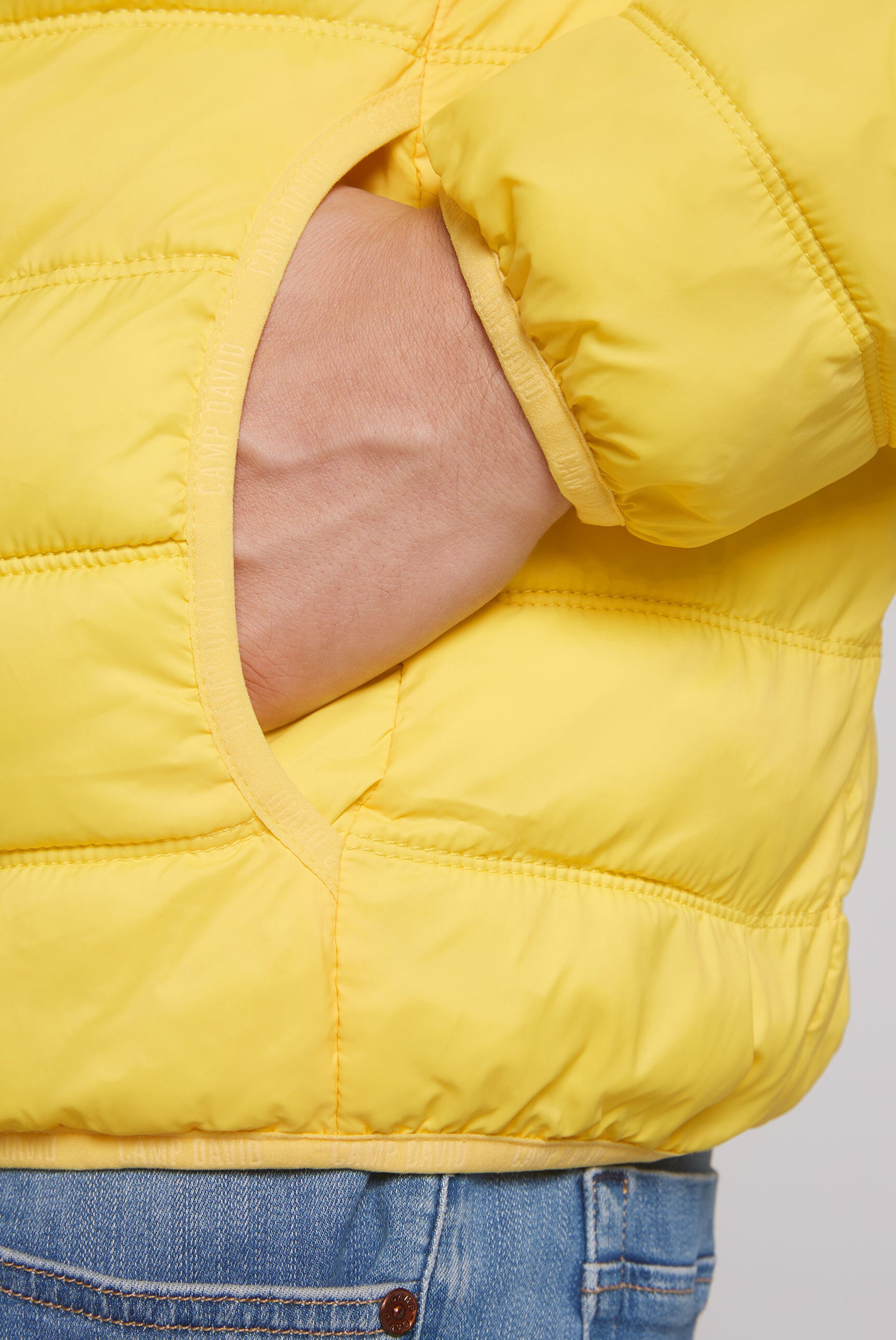 Leichte Steppjacke mit Kapuze