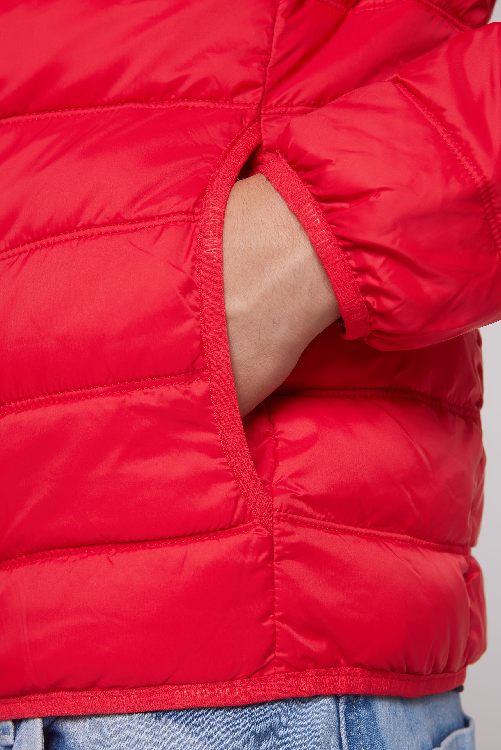 Lekka pikowana kurtka z kapturem - 6