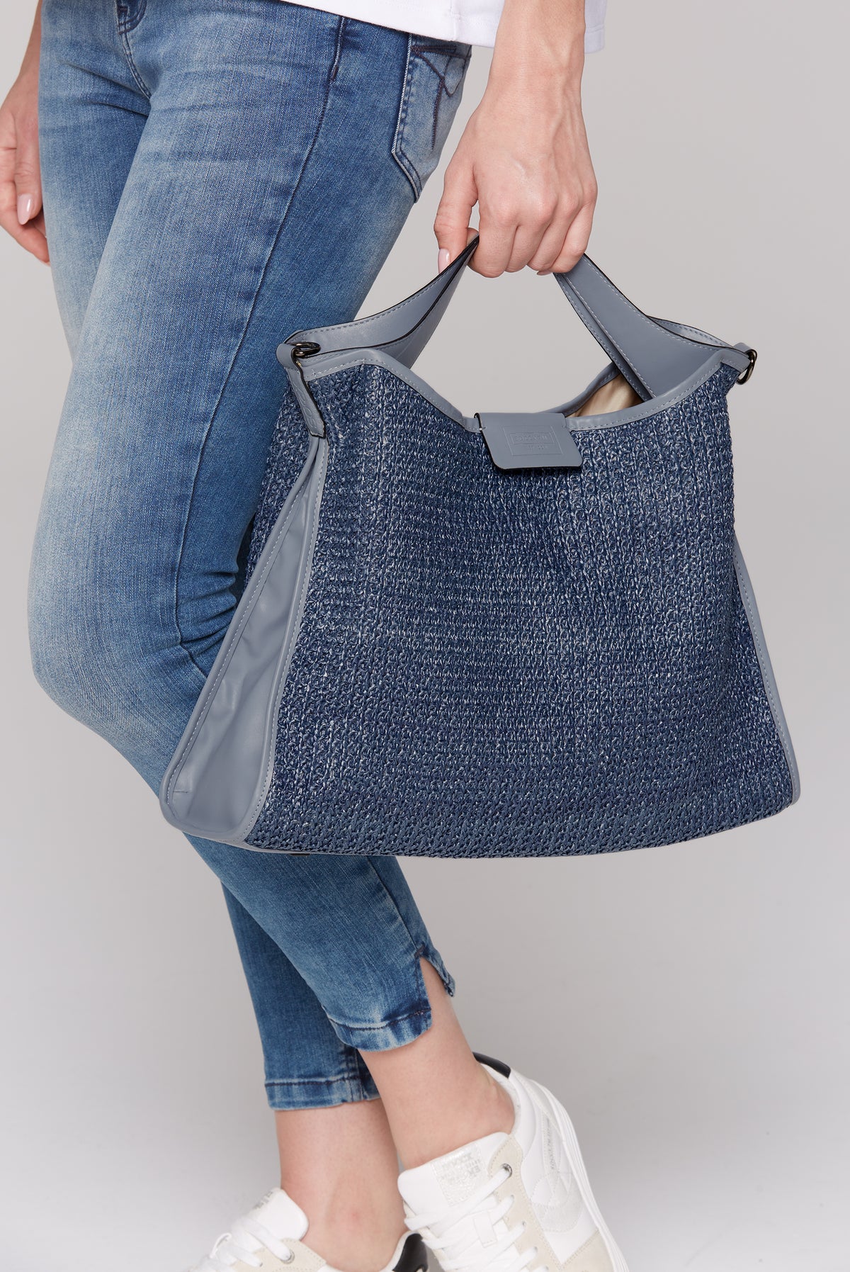 Hobo Bag im Häkel-Design mit Logo-Wechselgurt denim blue - 3