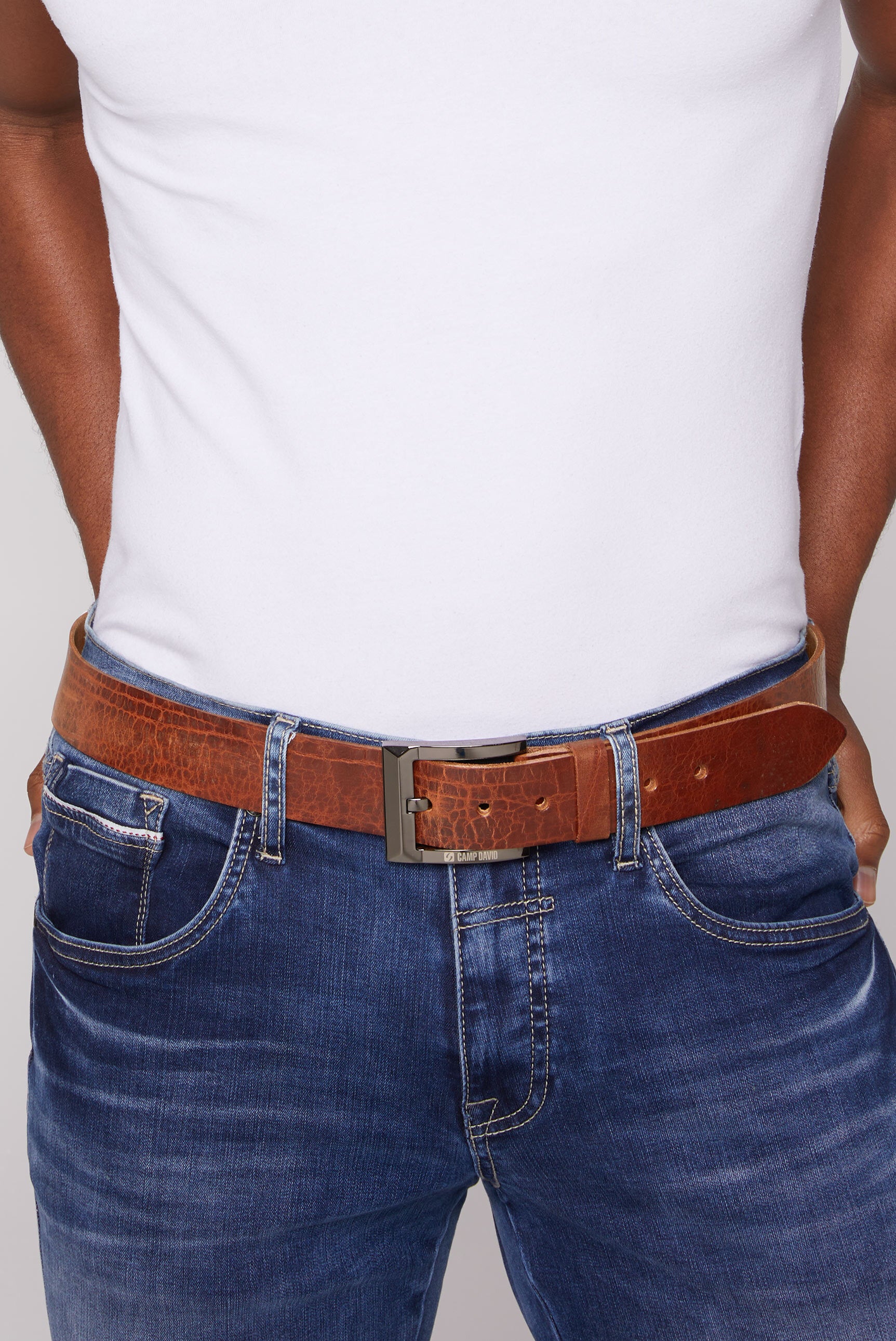 Skórzany pasek z logo na metalowej klamrze - 2