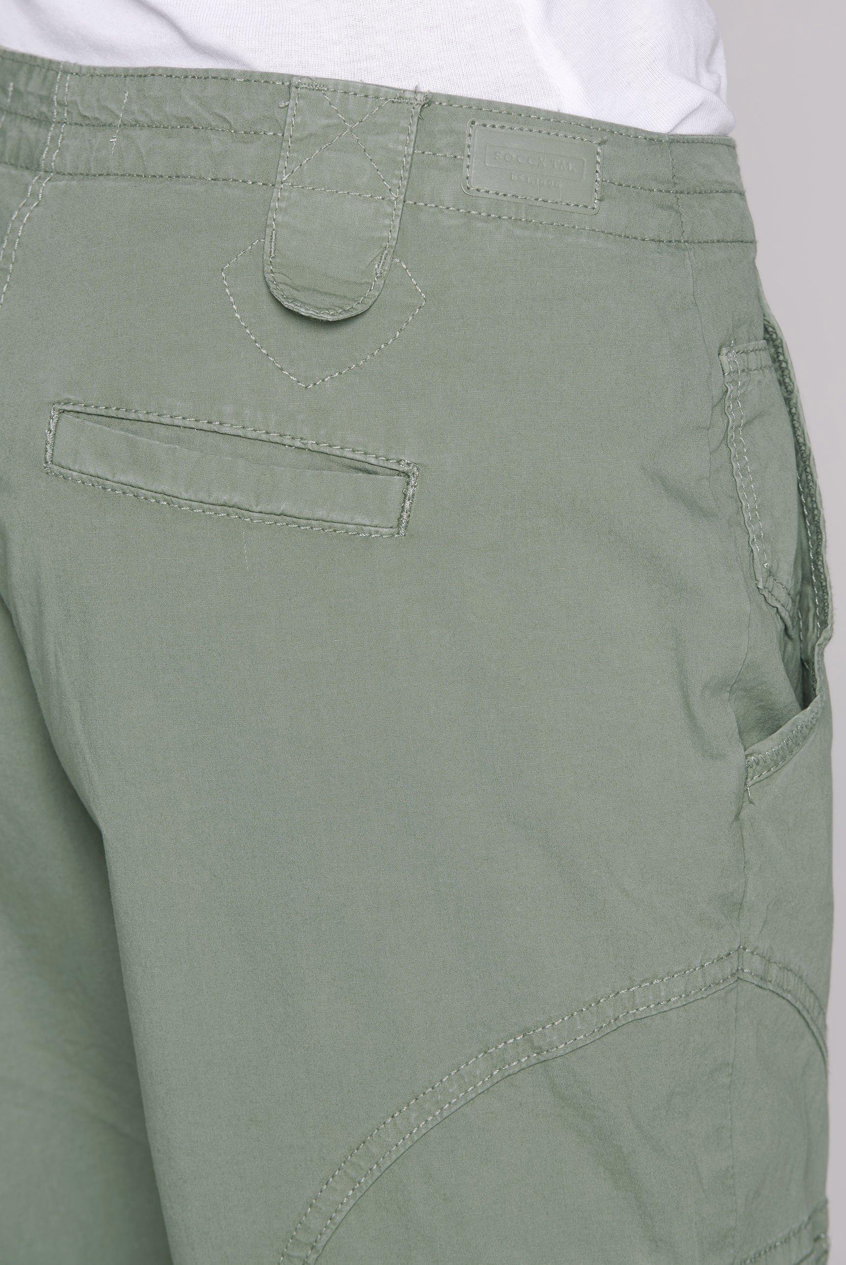 Basic Skater-Shorts mit Beintaschen faded olive - 7