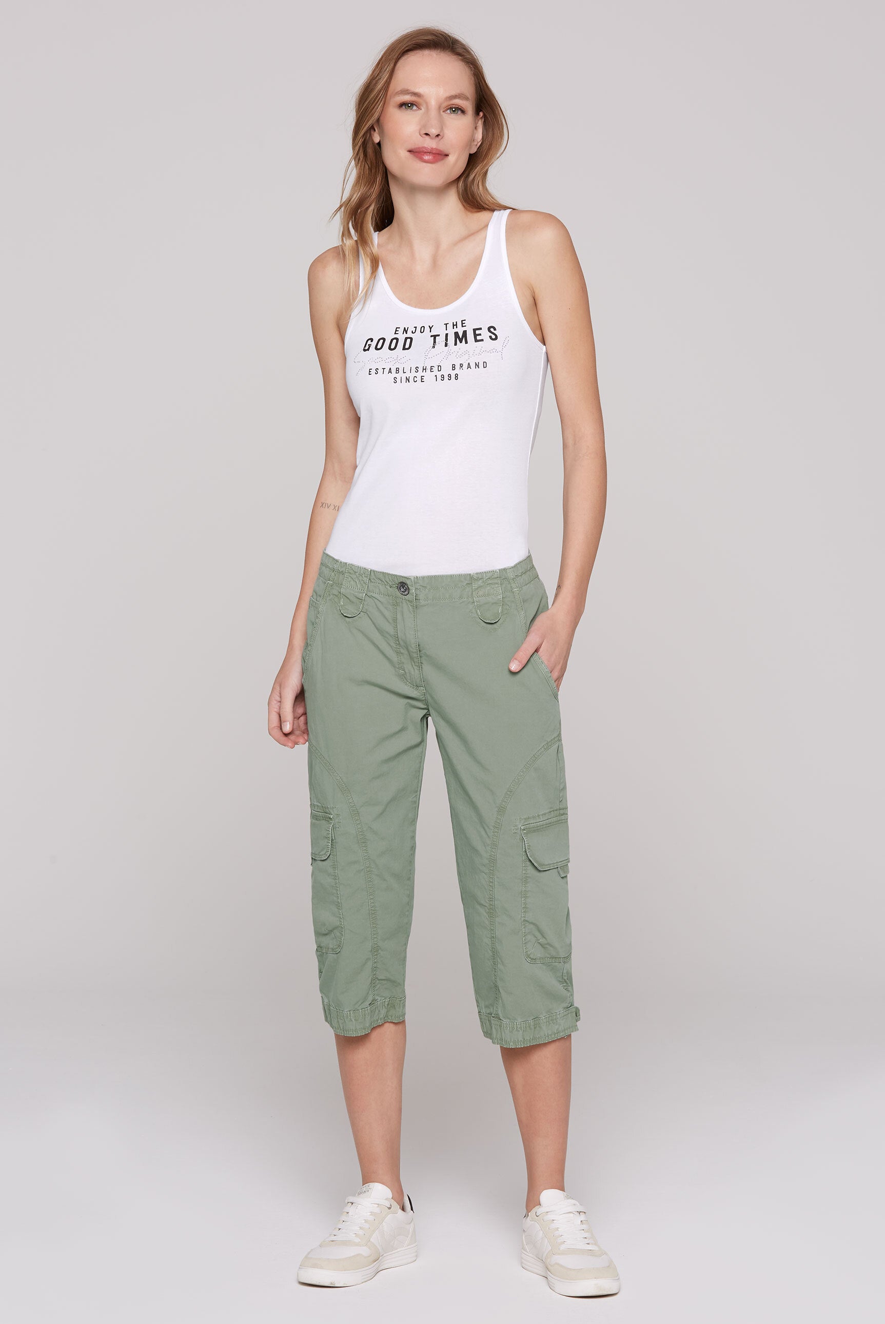 Basic Skater-Shorts mit Beintaschen faded olive - 3