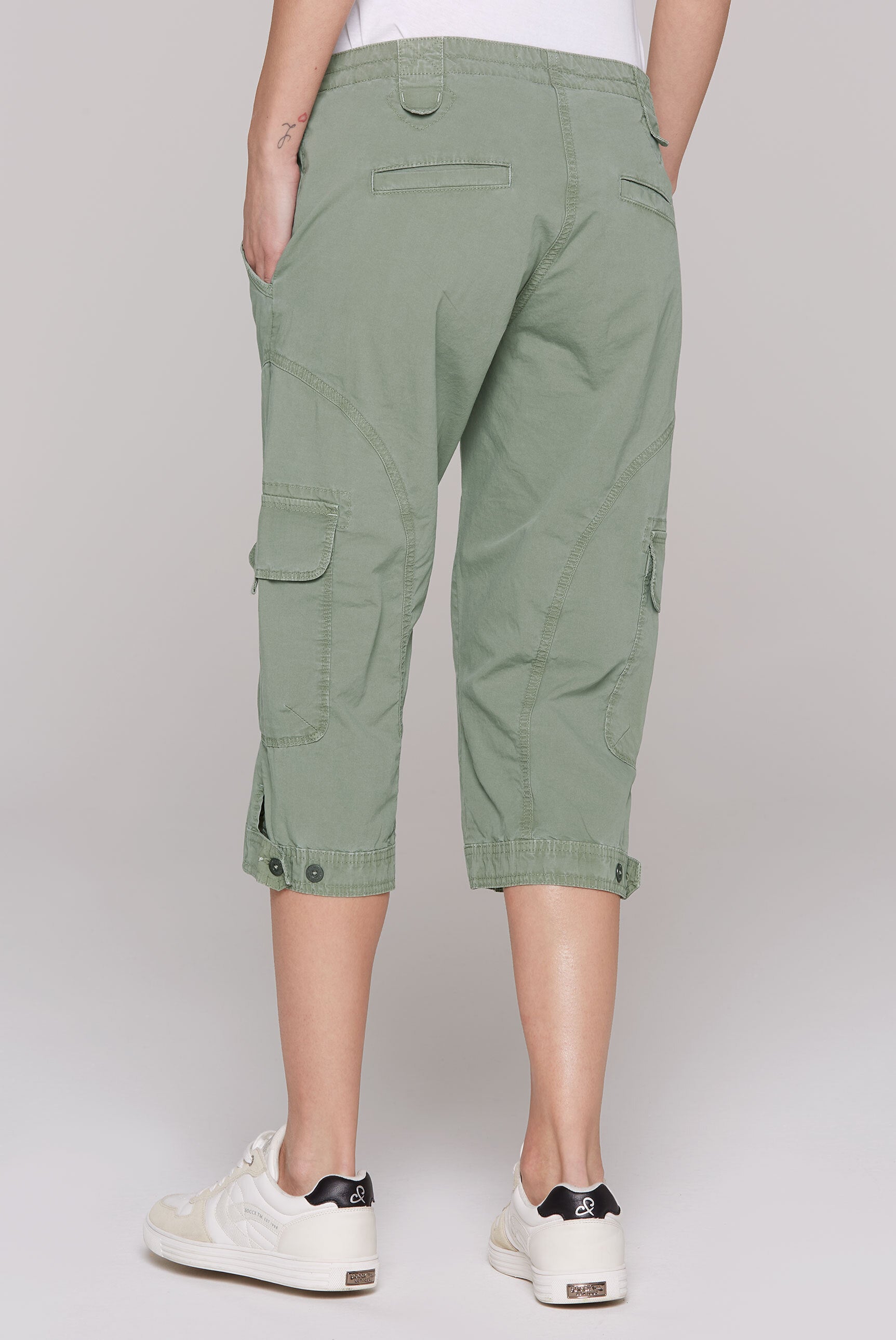 Basic Skater-Shorts mit Beintaschen faded olive