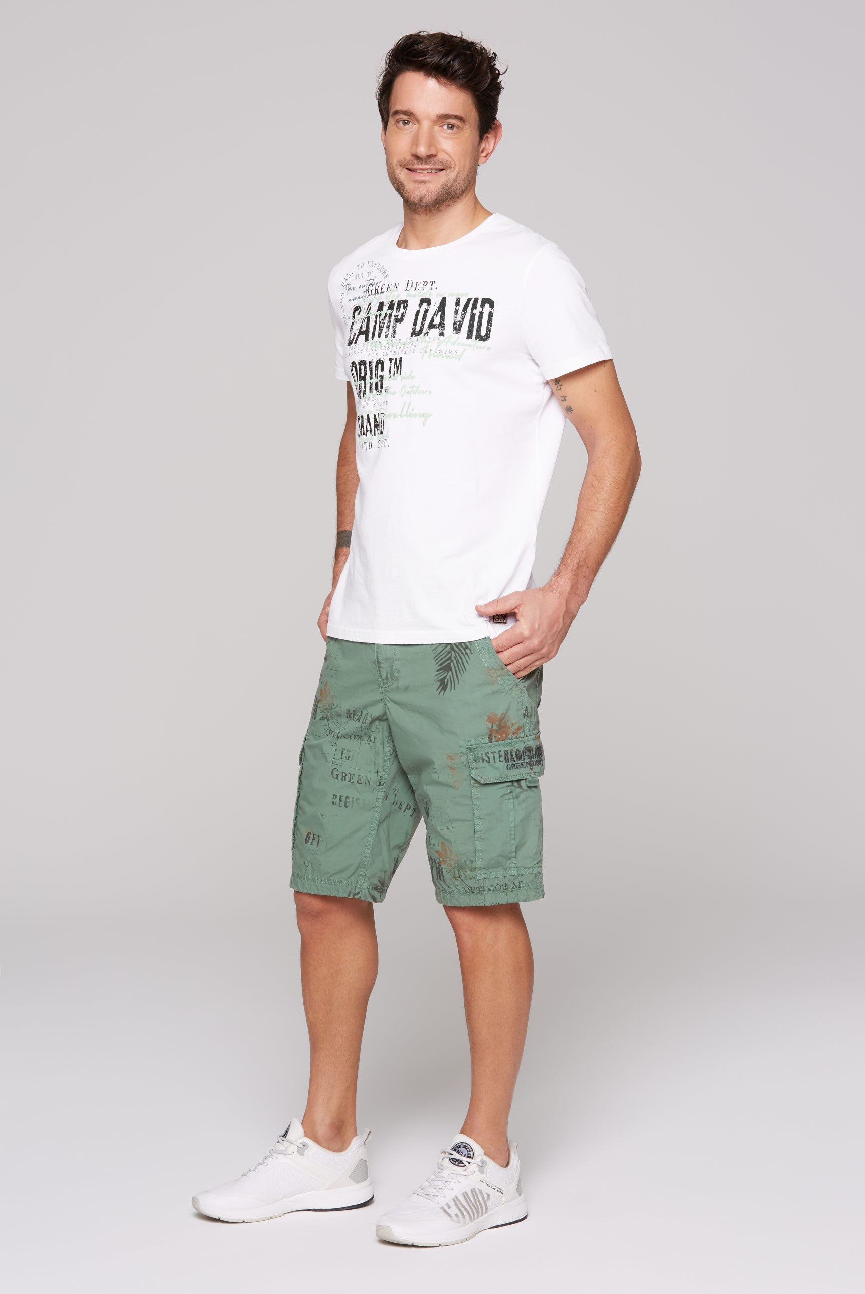 Cargo Shorts mit All Over Print deep green