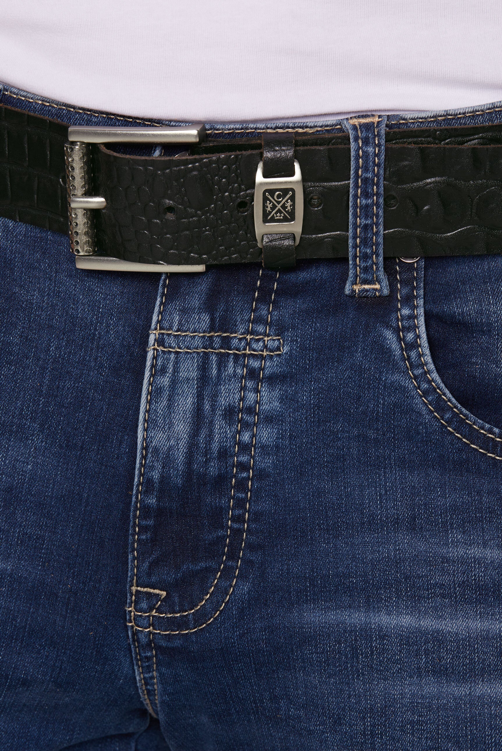 Pasek ze skóry tłoczonej z metalowym logo - 3