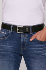 Pasek ze skóry tłoczonej z metalowym logo