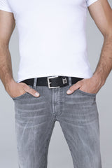 Pasek ze skóry z metalowym logo