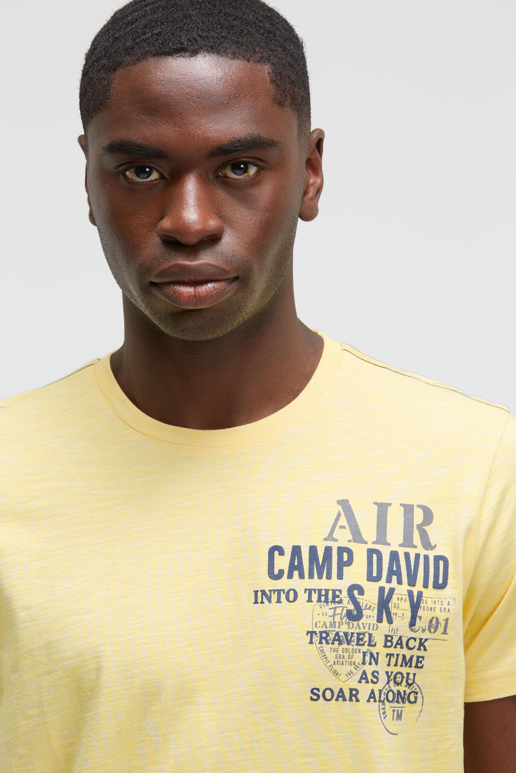 Koszulka z paskami i nadrukiem na plecach - 5