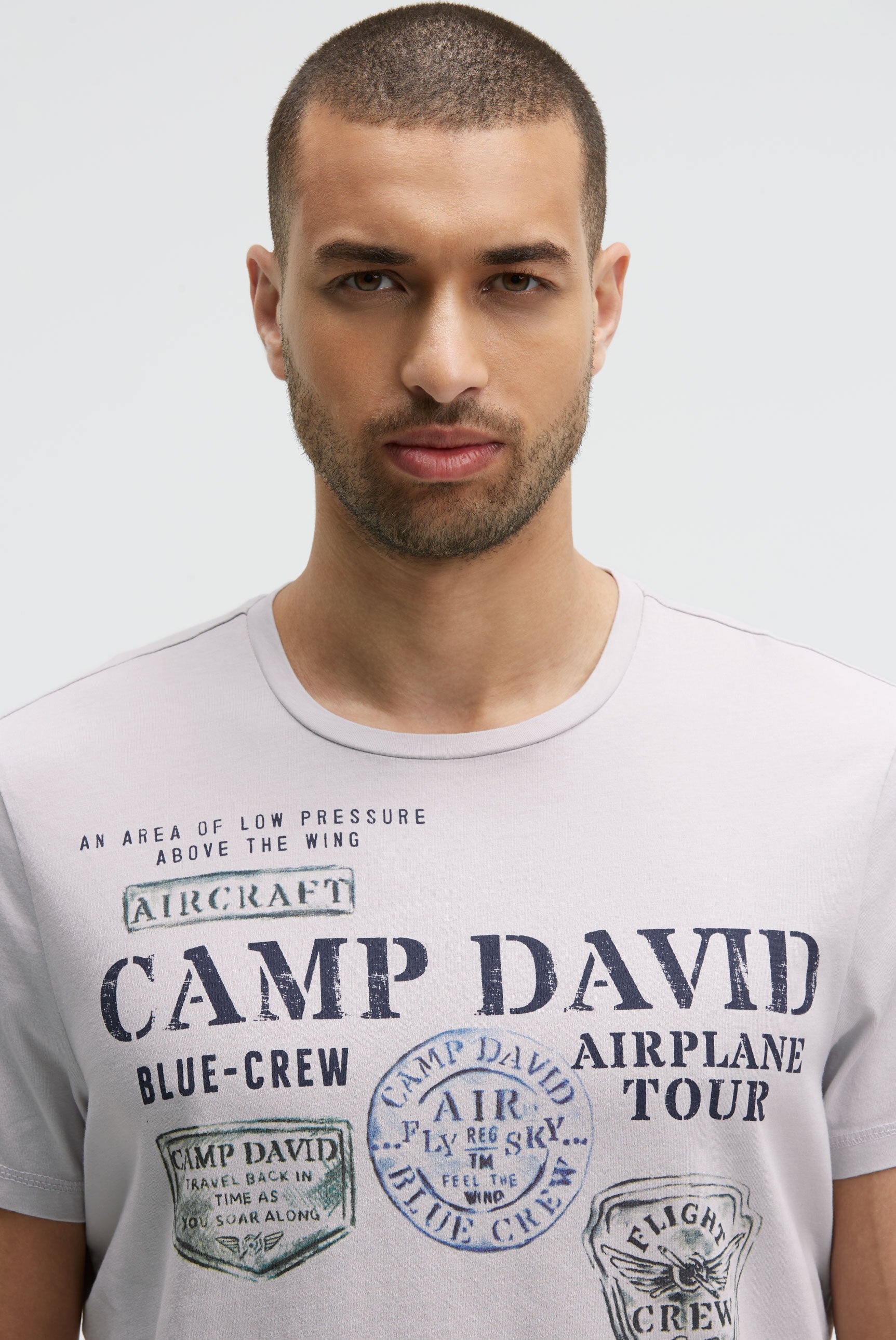 T-shirt z okrągłym dekoltem i nadrukiem fotograficznym - 4