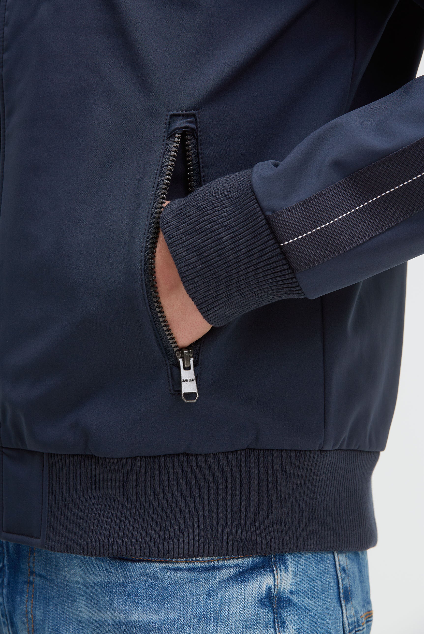 Softshellowa bluza bomberka z taśmami i grafikami - 6