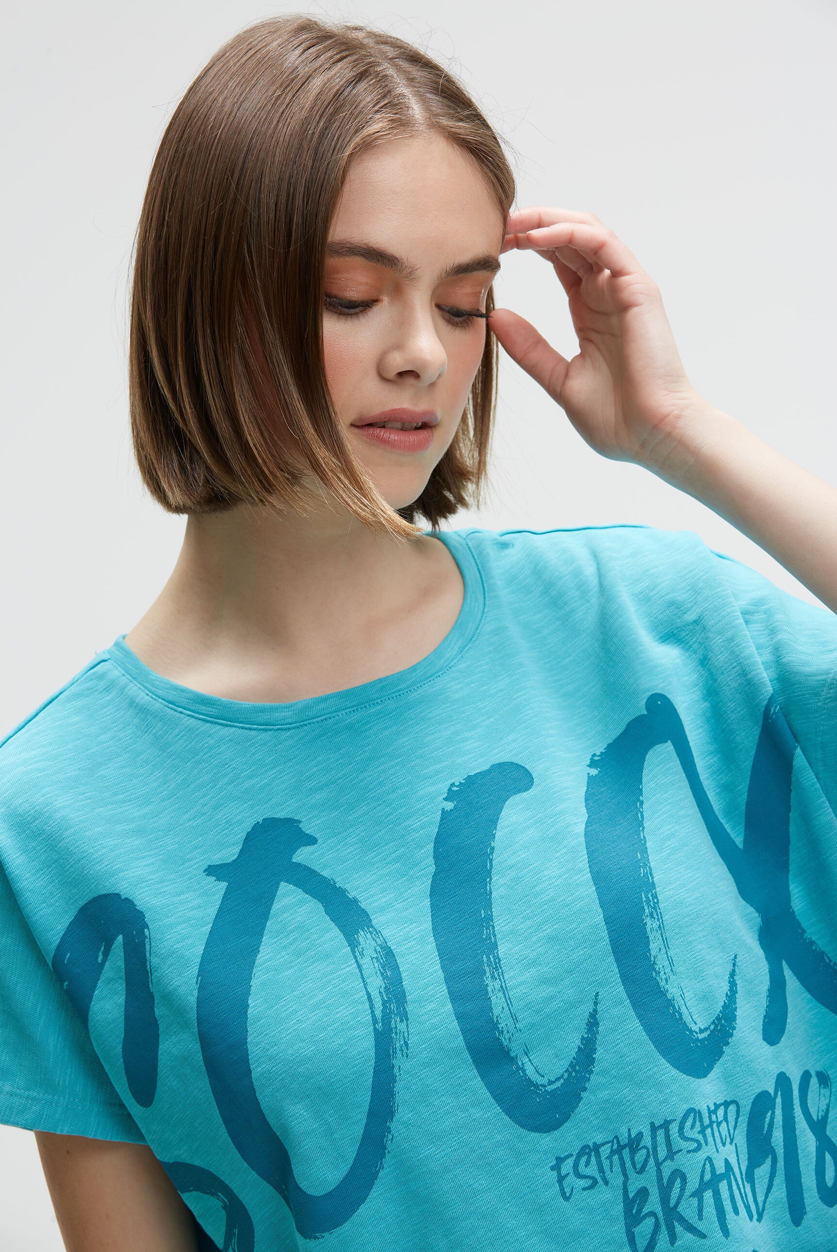 Bluzka bez rękawów oversize z nadrukiem z logo - 4