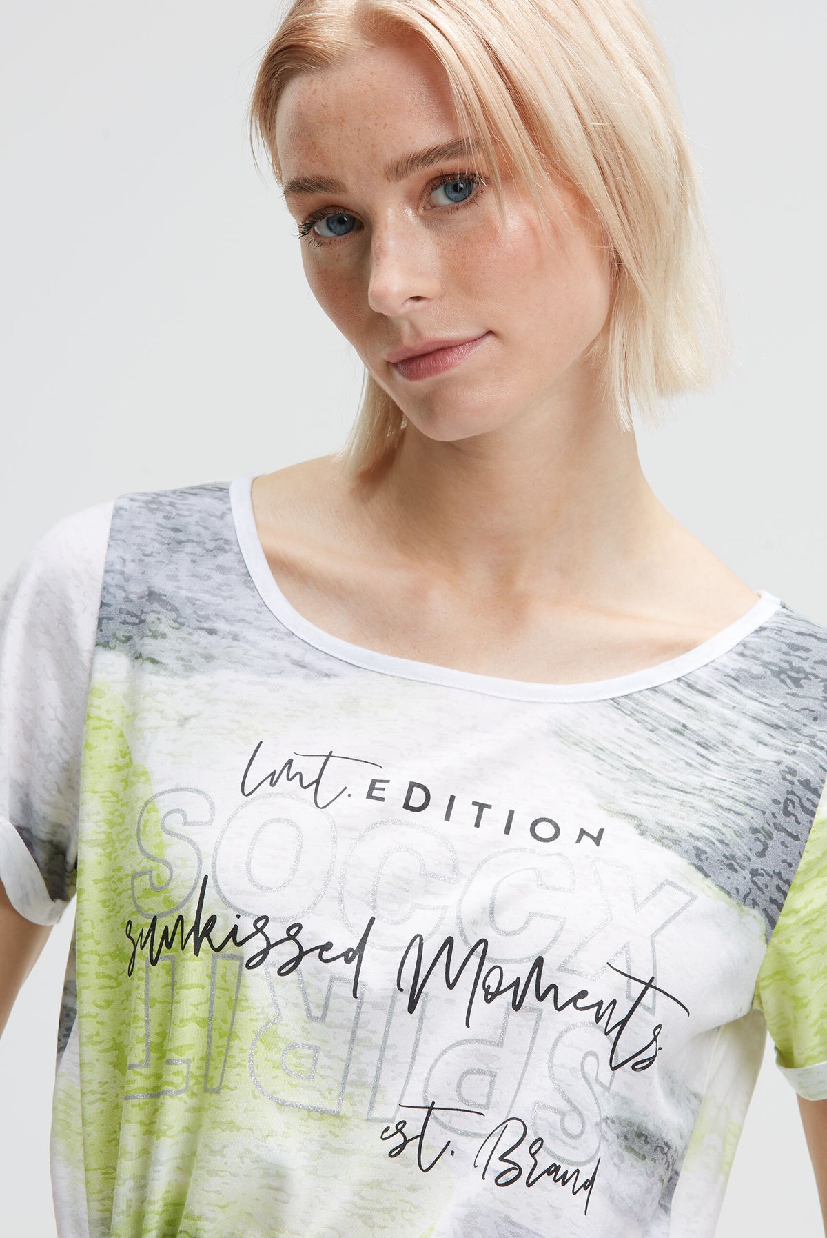Ausbrenner-T-Shirt mit All Over Print electric lemon - 4