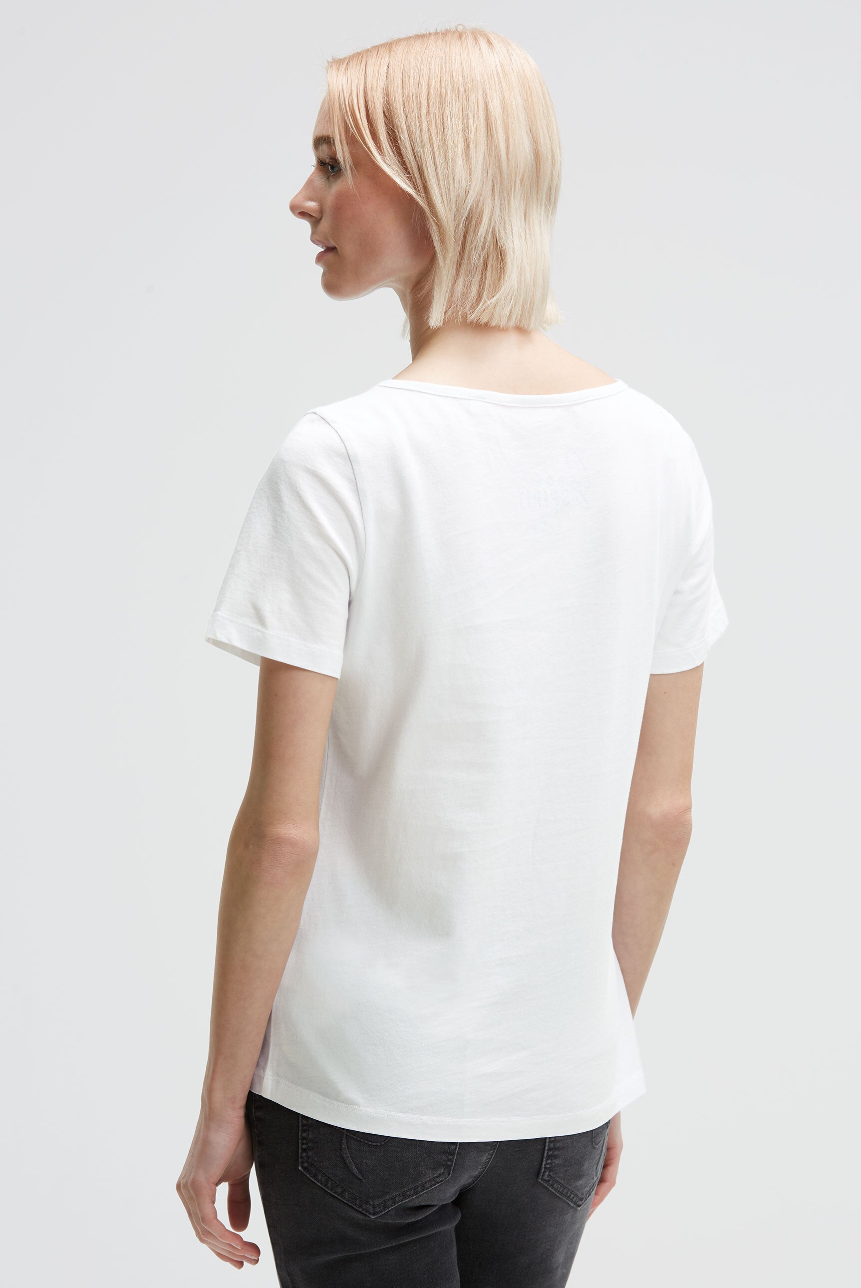 T-Shirt mit U-Boot-Ausschnitt und Artwork - 5