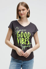 Koszulka bez rękawów z dekoltem w serek i nadrukami