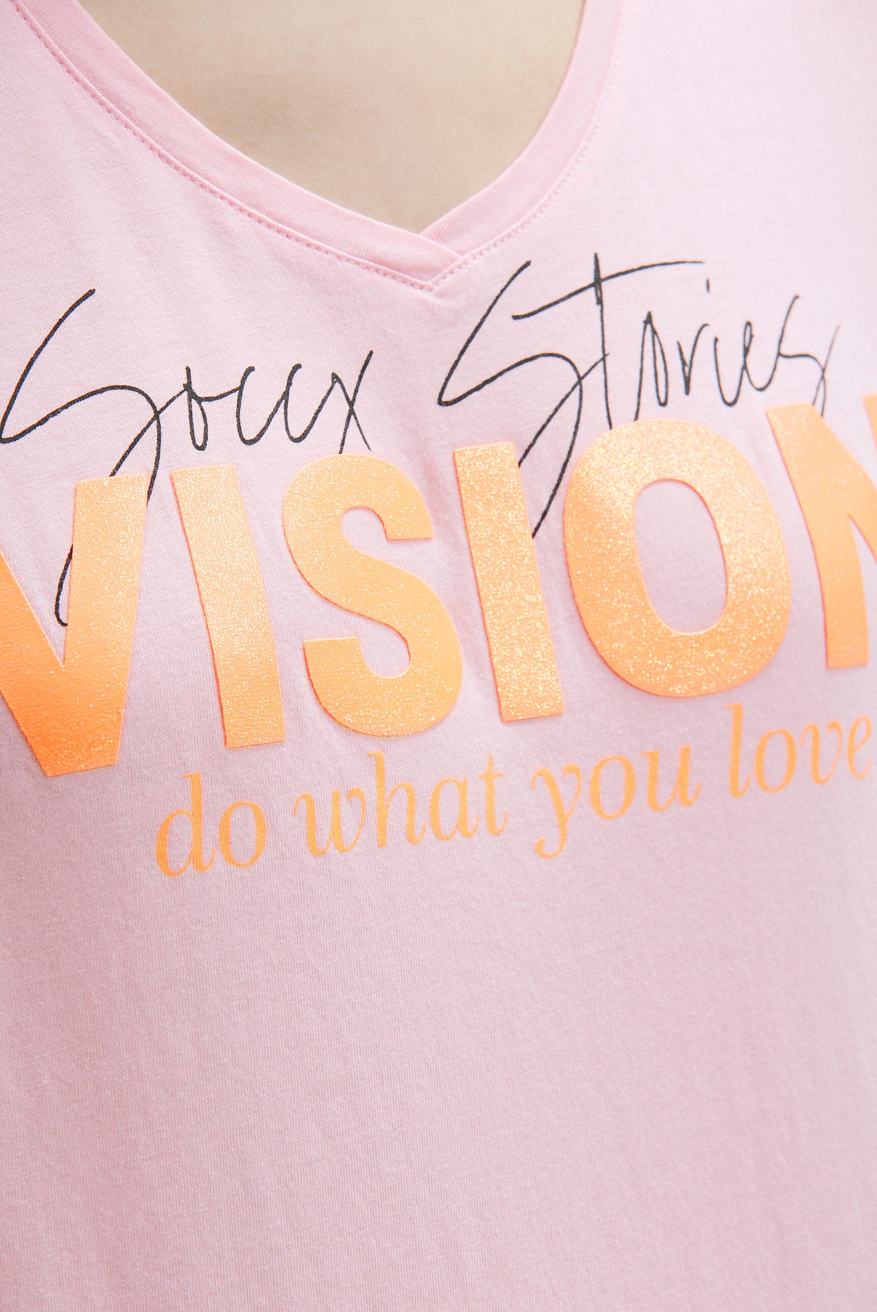 T-Shirt mit V-Ausschnitt und Glitter Print