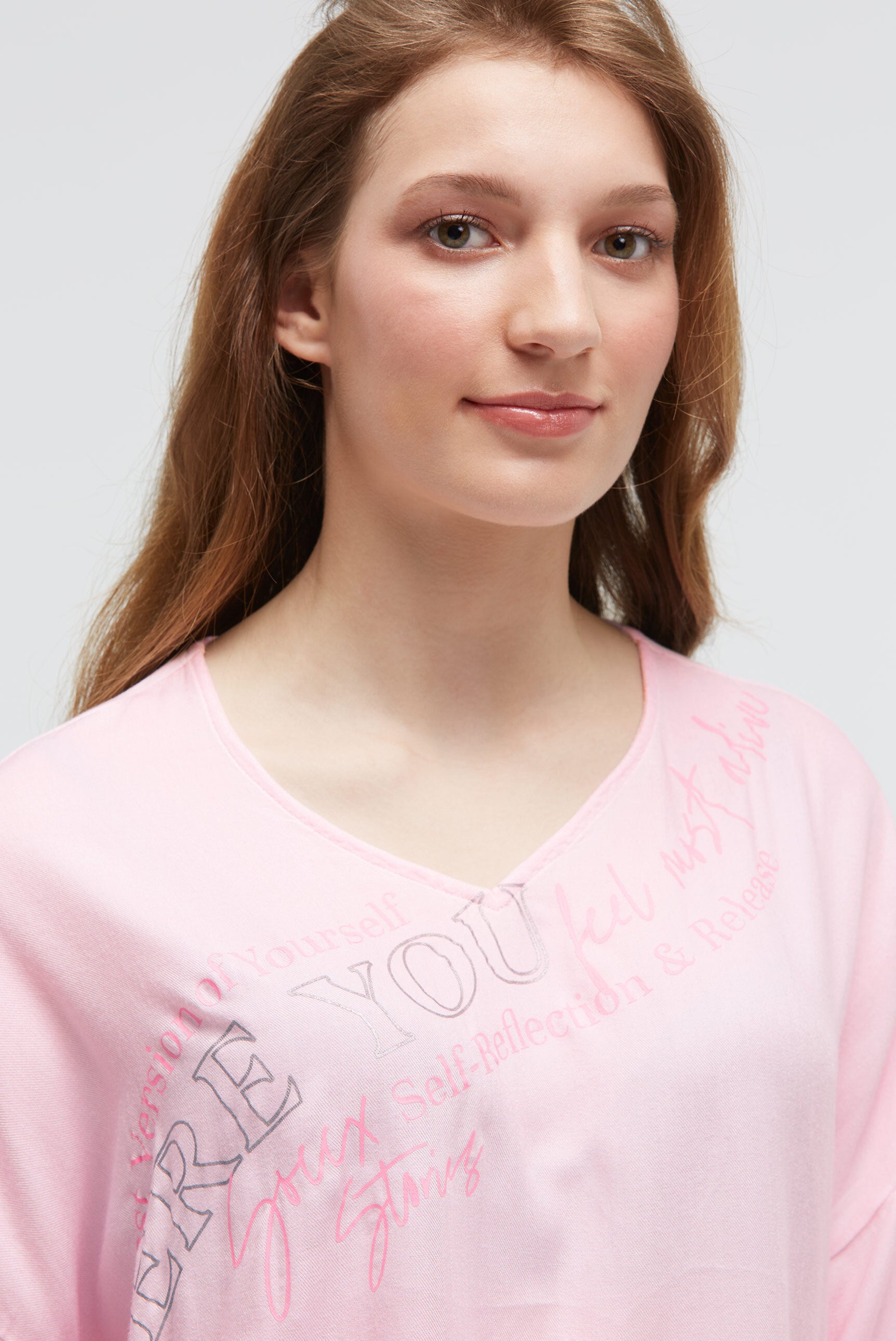 Koszulka w mieszance materiałów z nadrukiem foliowym - 4