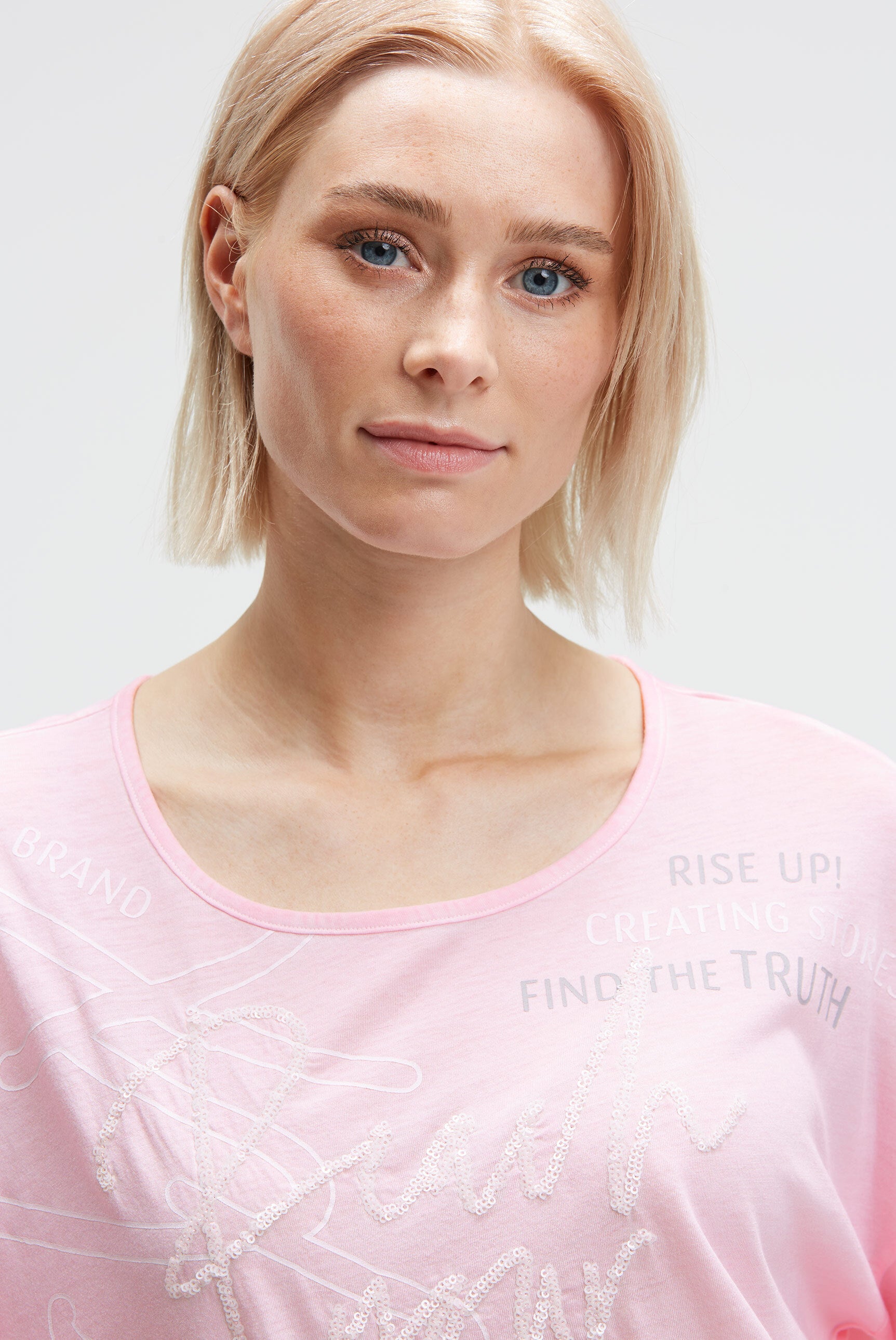 T-shirt oversize Oil Dyed z grafiką - 4