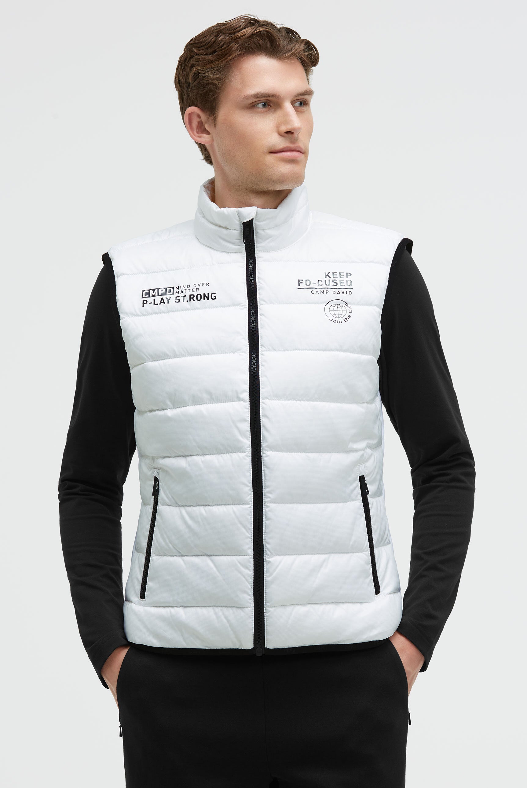 Kamizelka outdoorowa z miksem materiałów i błyszczącymi nadrukami - 2