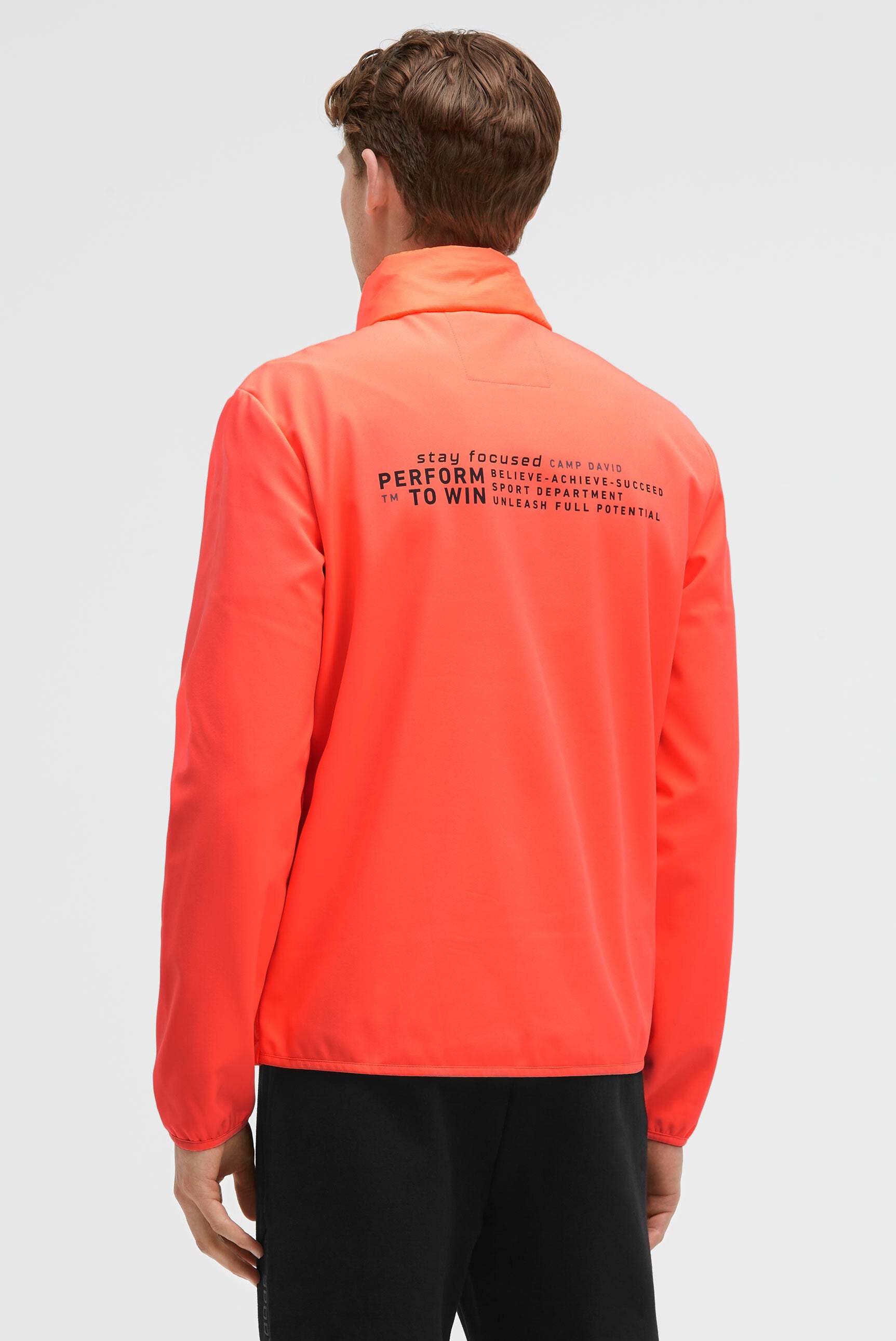 Softshellowa kurtka z miksem materiałów i nadrukiem na plecach - 5