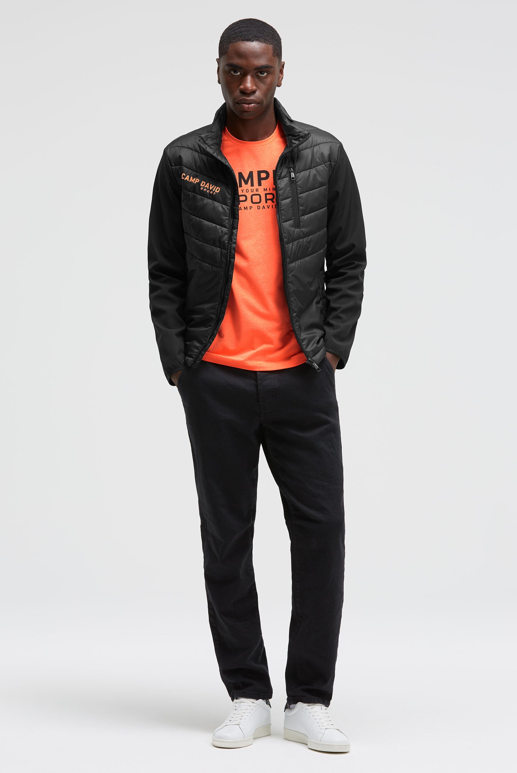 Softshellowa kurtka z miksem materiałów i nadrukiem na plecach - 3