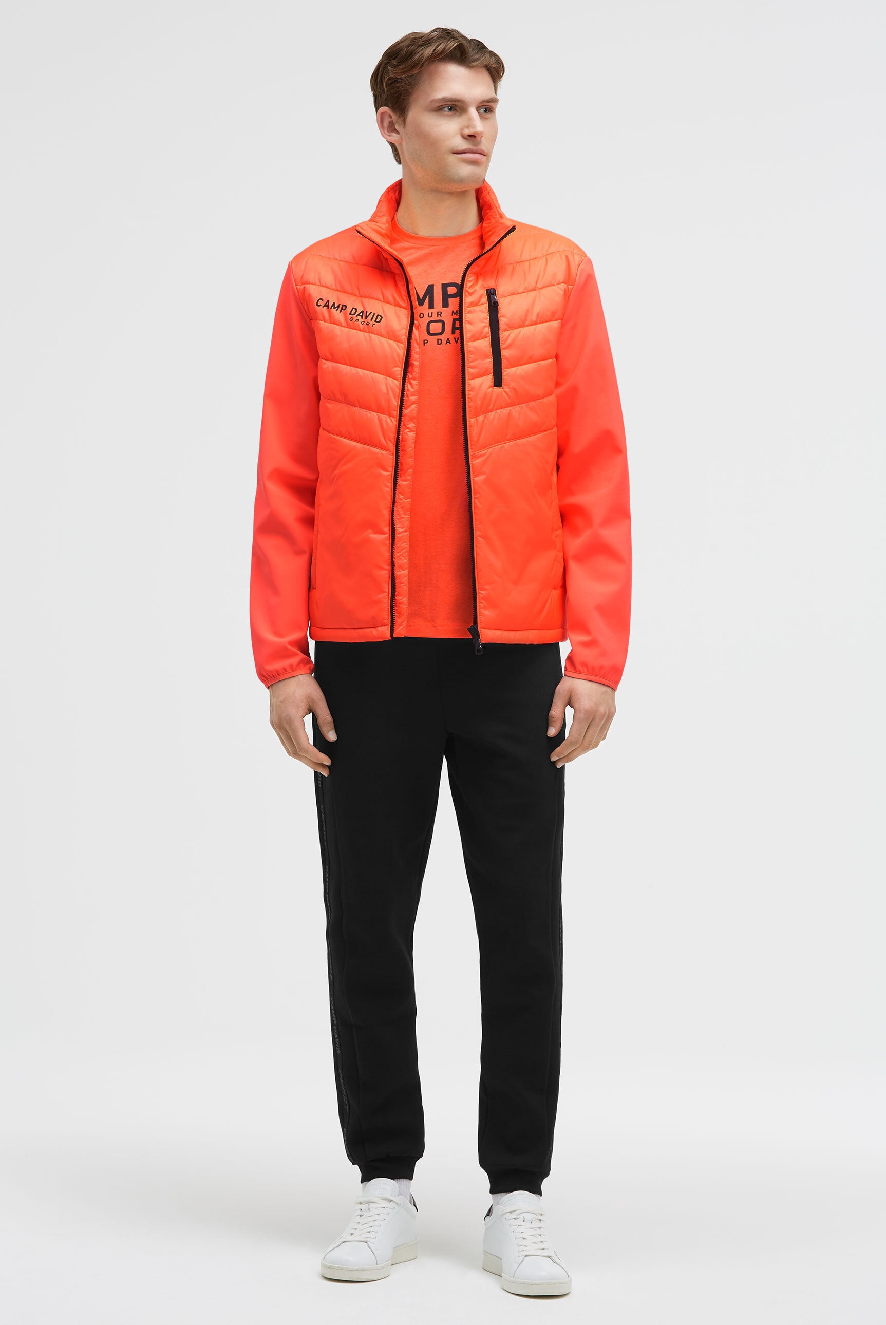 Softshellowa kurtka z miksem materiałów i nadrukiem na plecach - 3