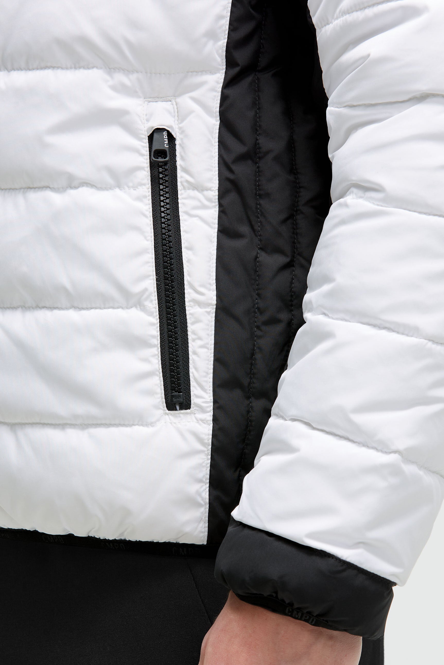 Pikowana kurtka z kapturem i nadrukiem winylowym - 6