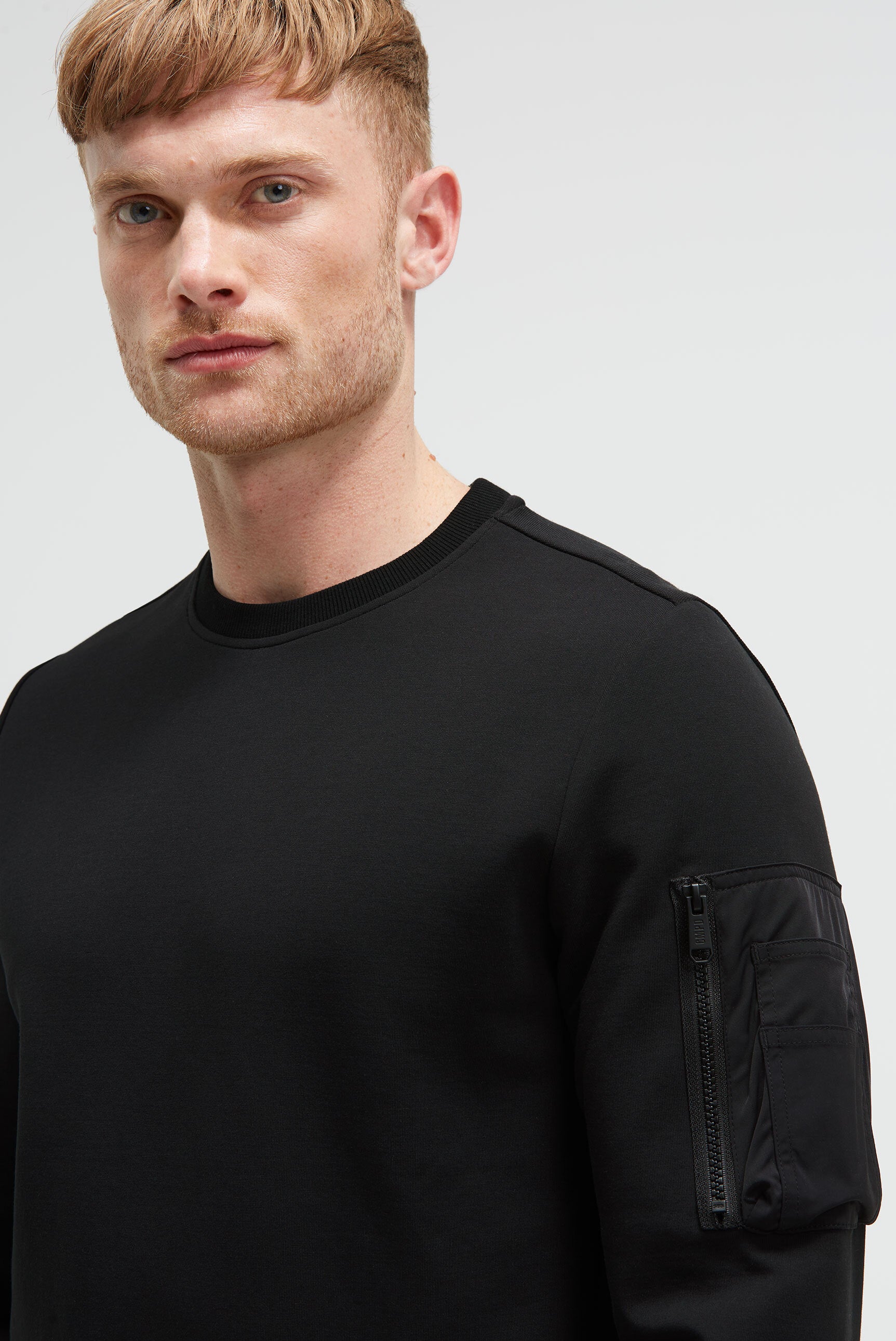Bluza z interlocku z kieszenią na rękawie i nadrukiem - 4