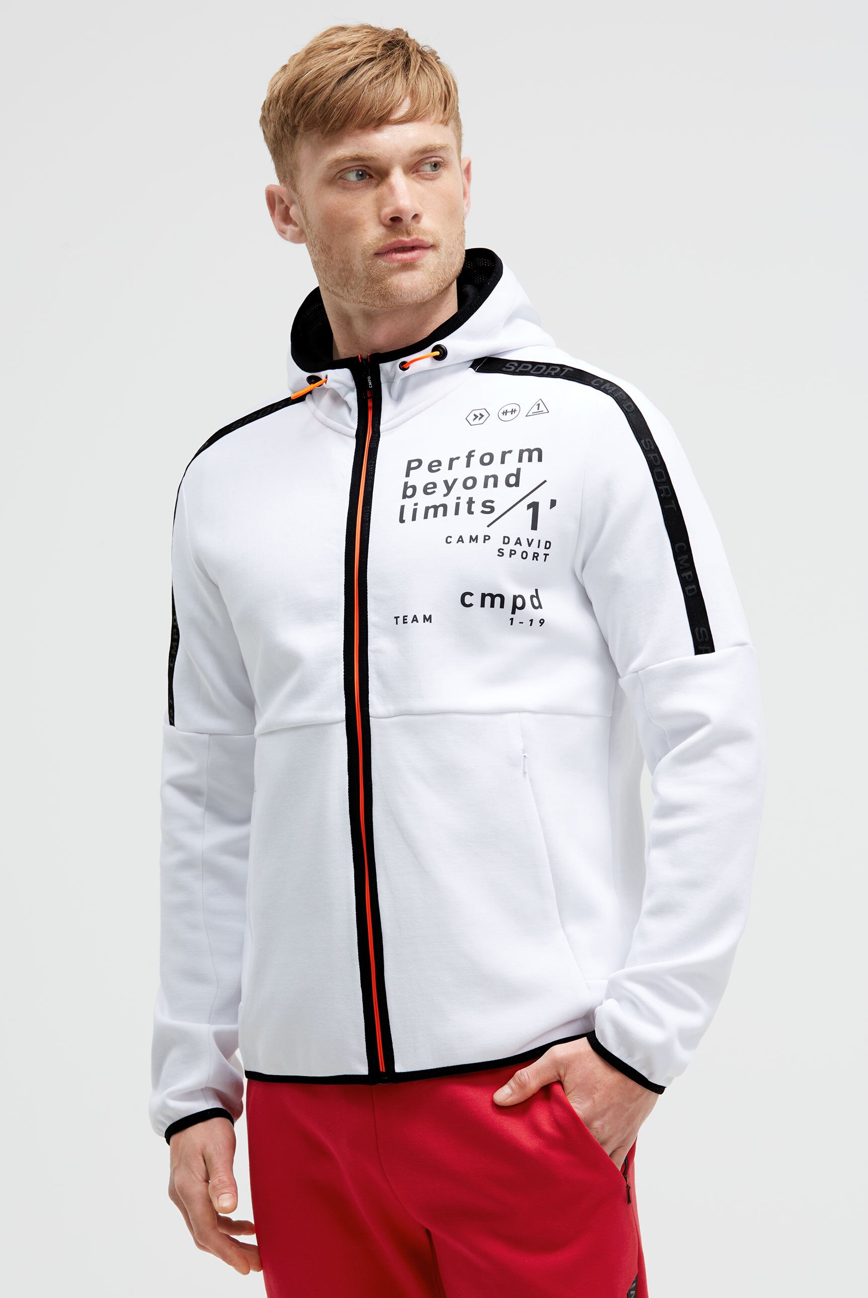 Kurtka treningowa z interlocku z kapturem i nadrukami