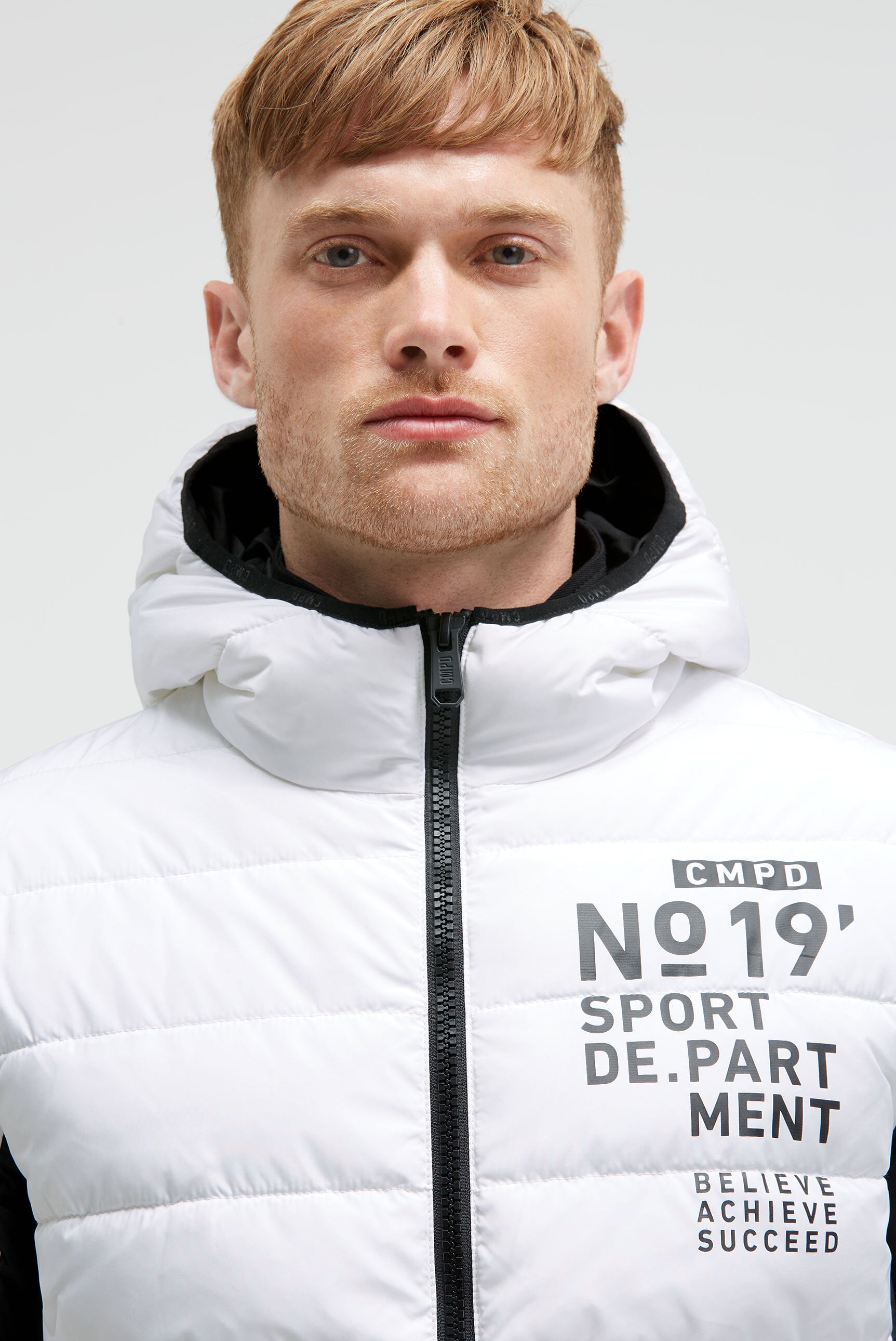 Pikowana kurtka z kapturem i nadrukiem winylowym - 4