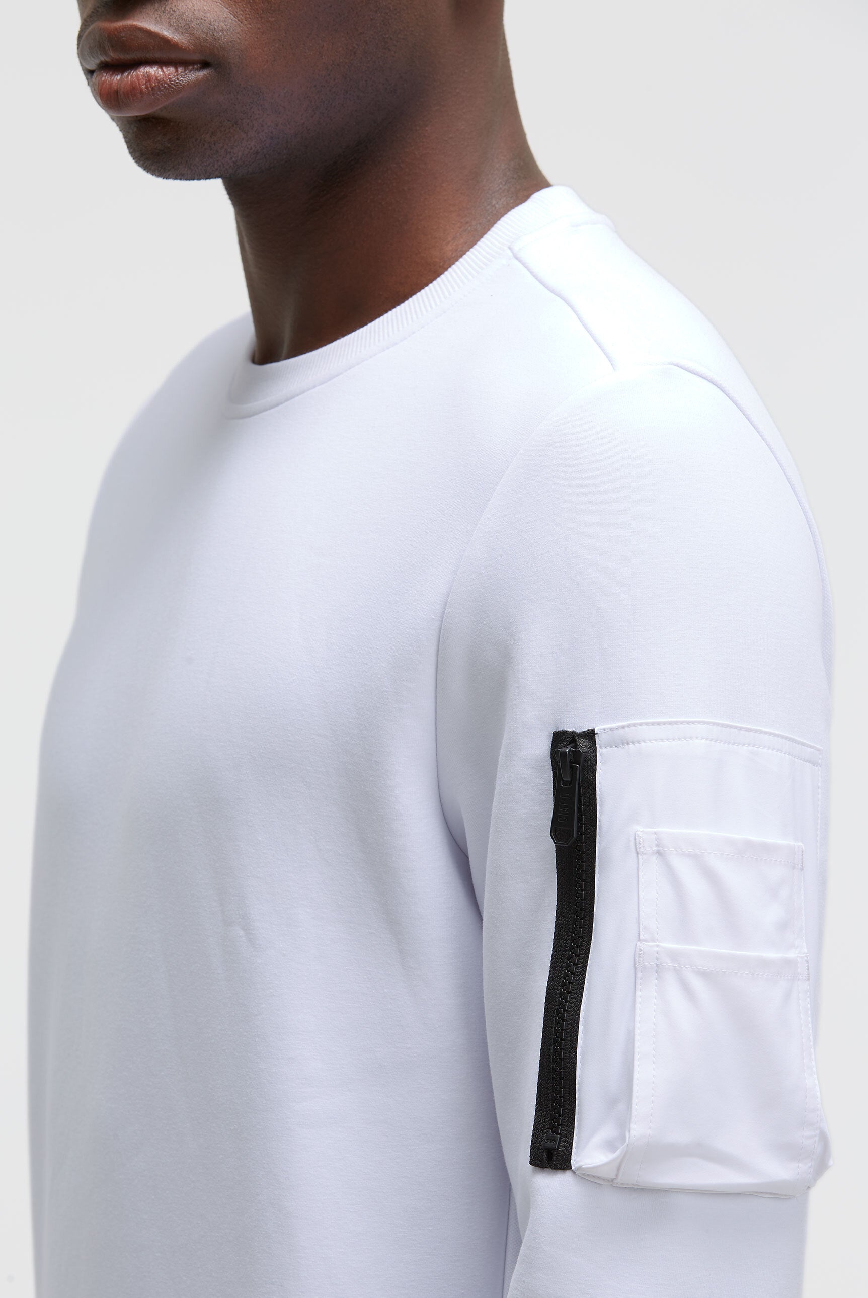 Bluza z interlocku z kieszenią na rękawie i nadrukiem - 6