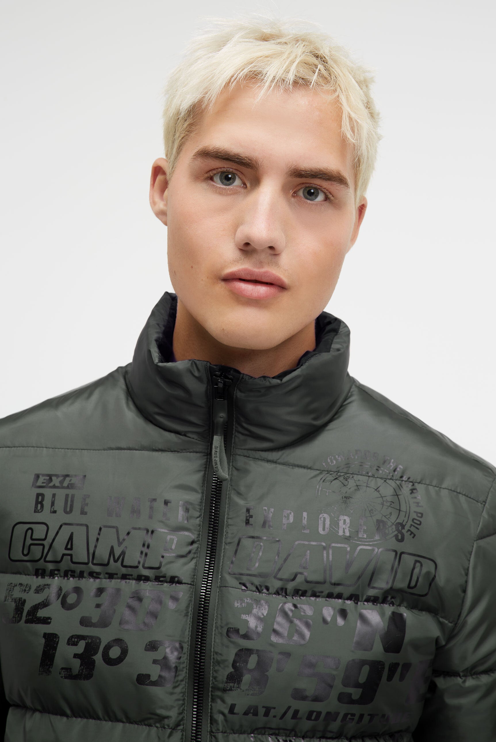 Pikowana kurtka z efektem dip-dye i nadrukami logo - 5