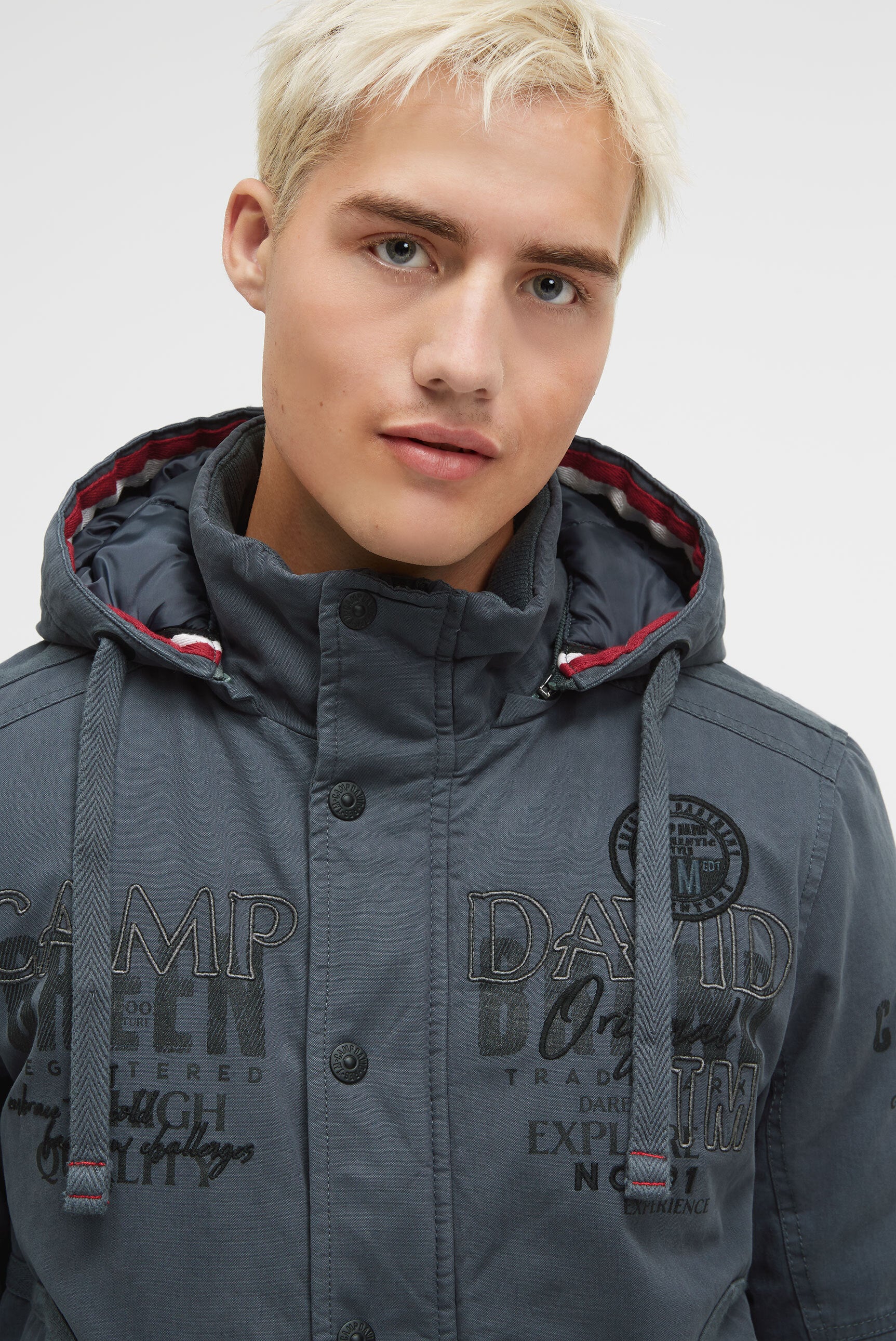 Pikowany bluzon z kapturem i grafikami - 4