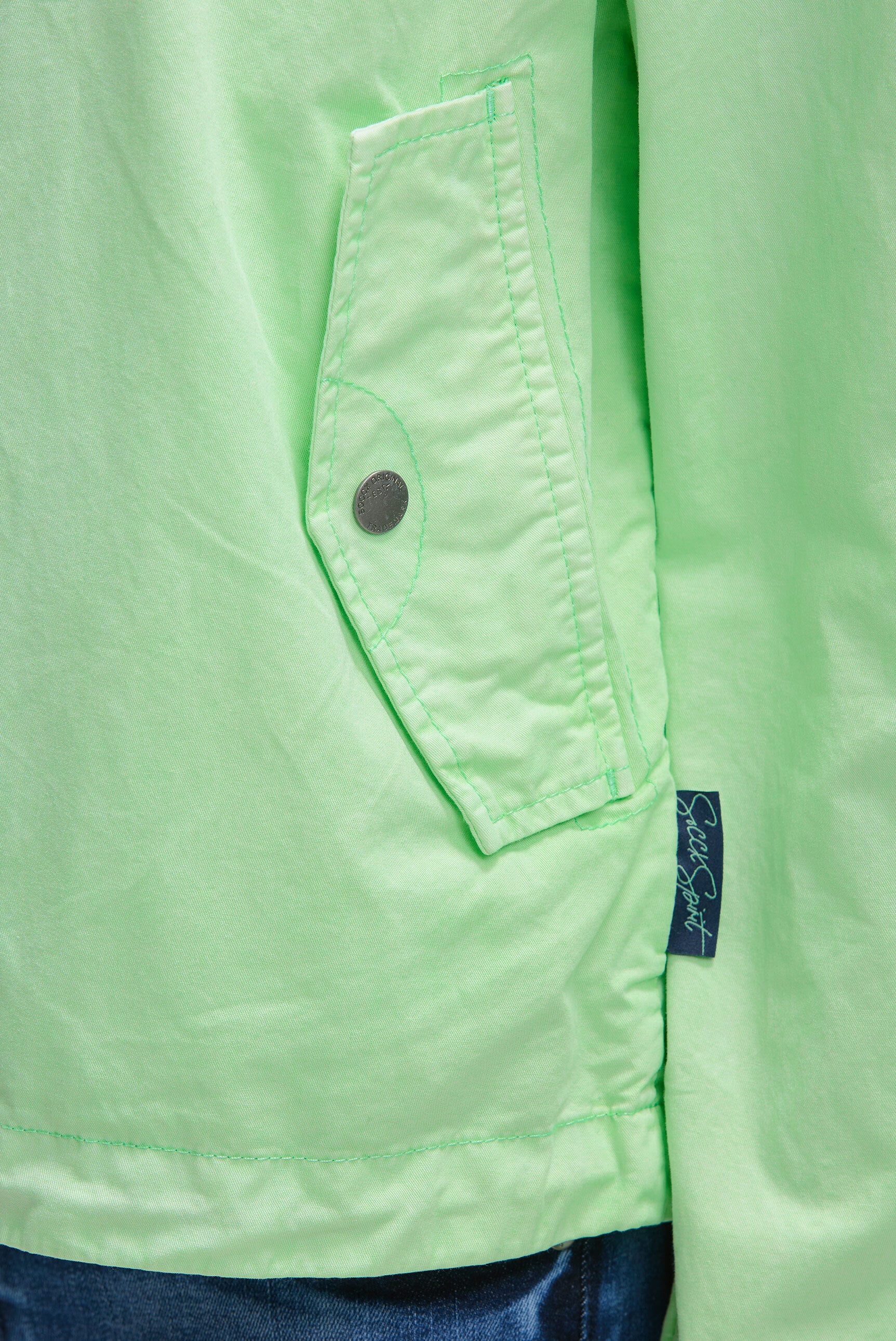 Krótka kurtka z kapturem i sznurkiem w dole - 7