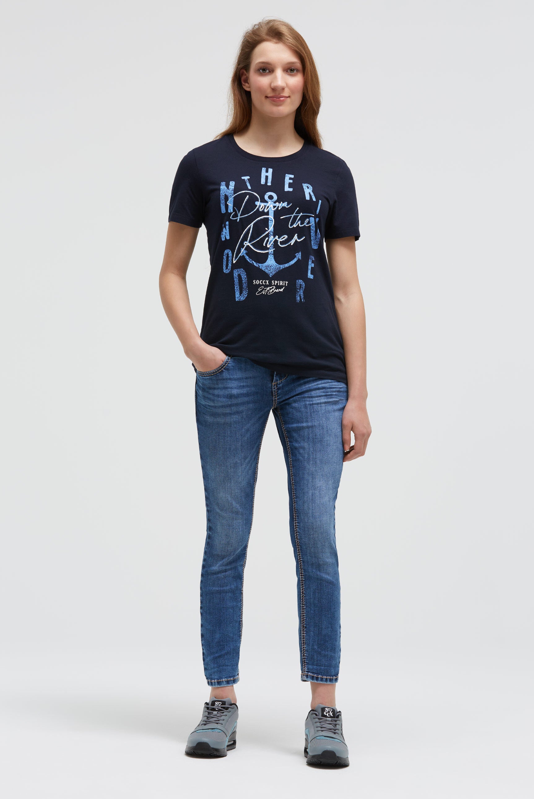 T-shirt z nadrukiem i detalami z cekinów