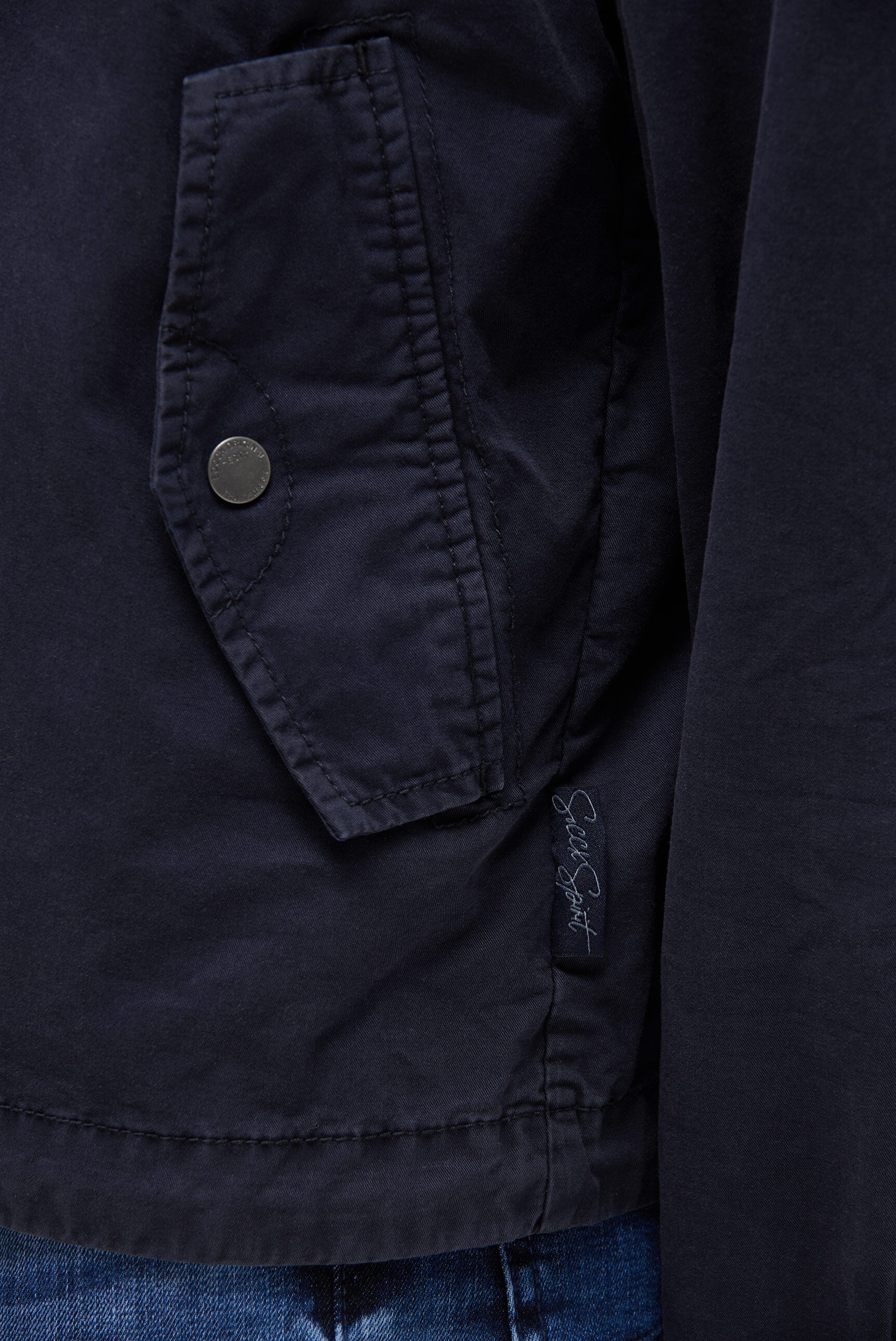 Krótka kurtka z kapturem i sznurkiem w dole - 6