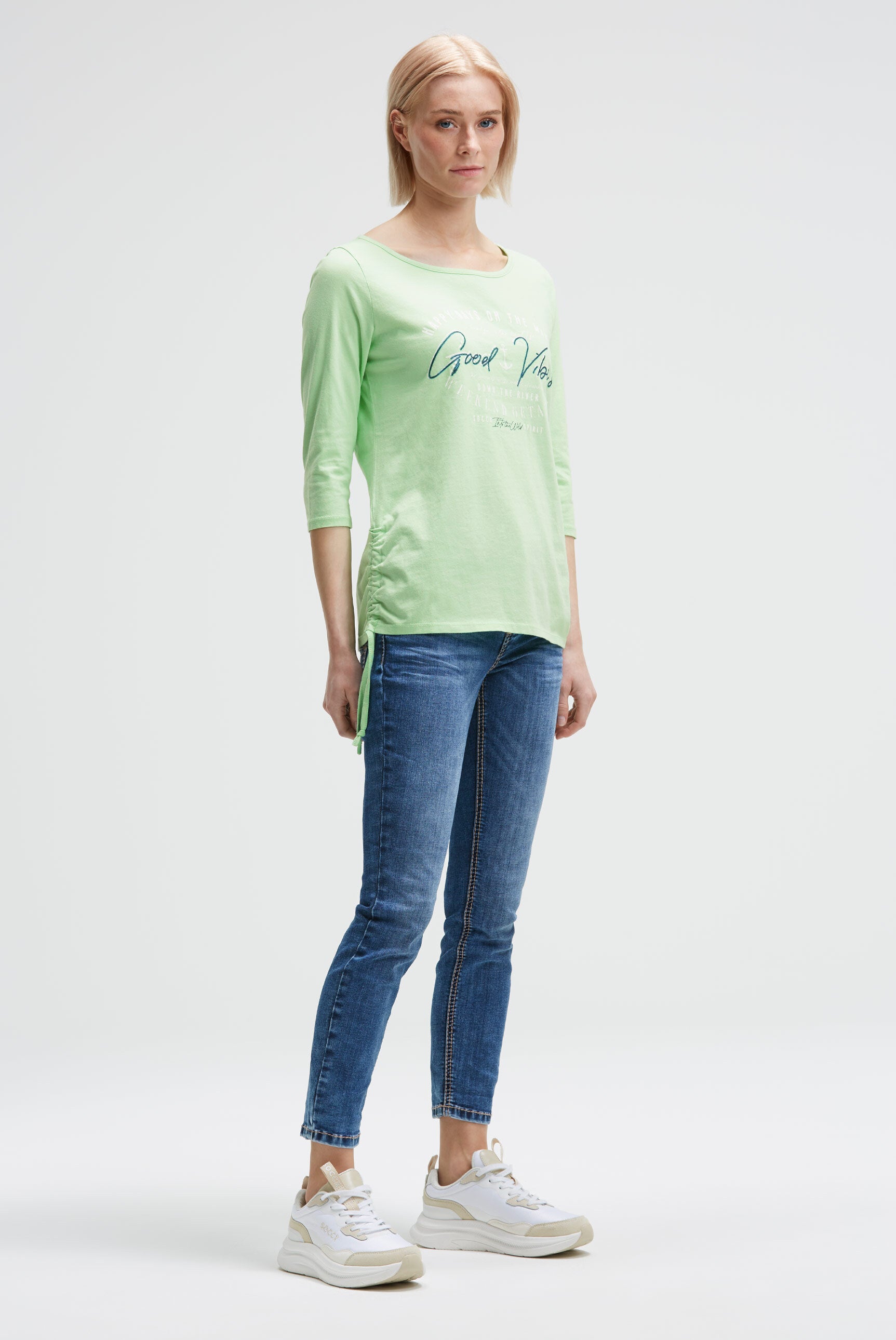 Koszulka z okrągłym dekoltem, rękawy 3/4 i marszczenie po bokach - 3