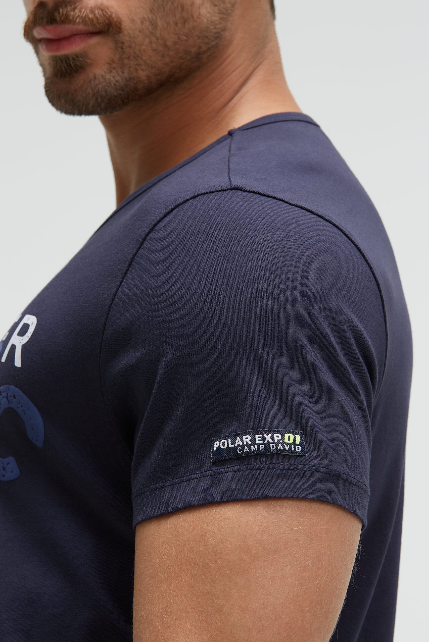 T-shirt z puffprintem w stylu used look - 6