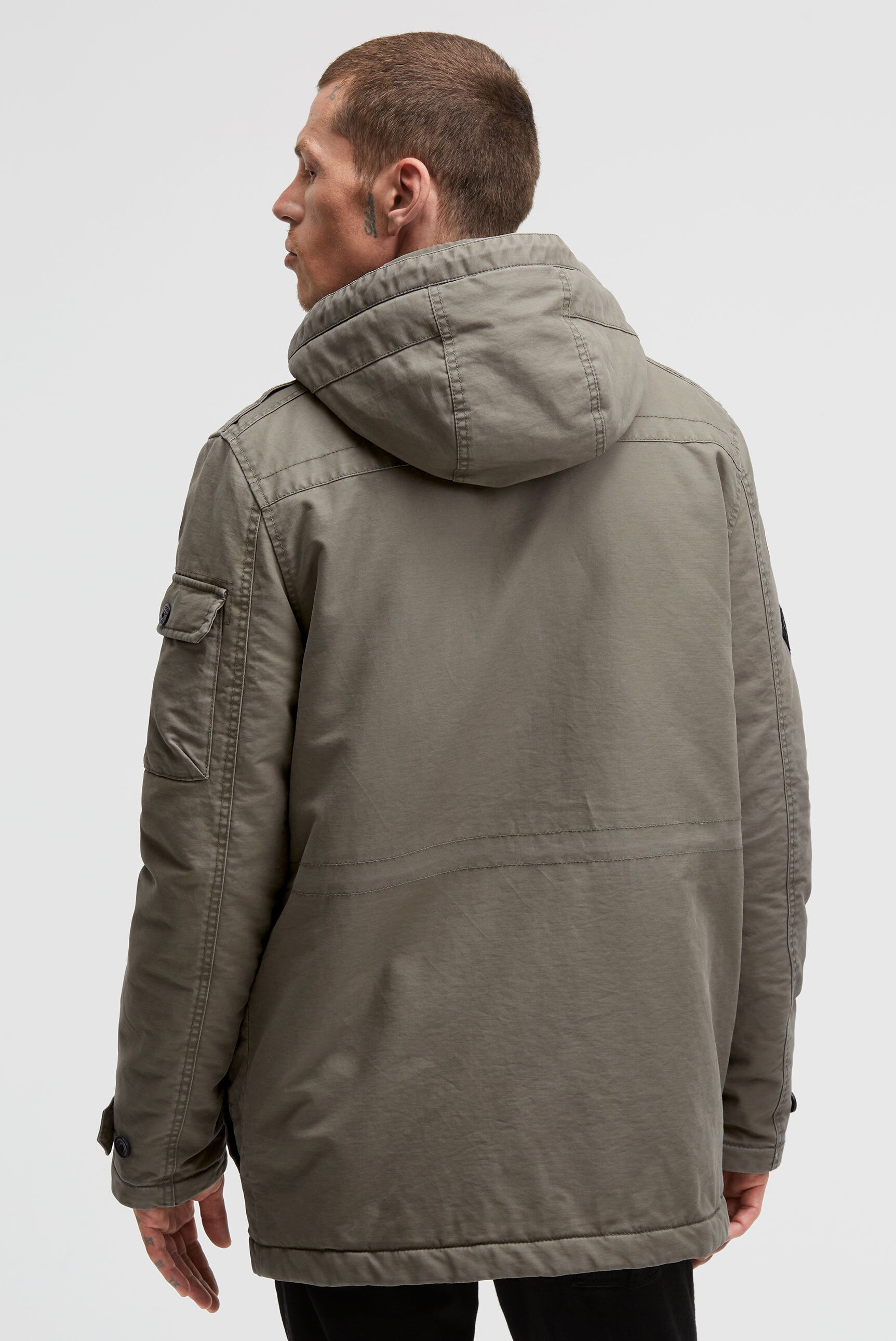 Wattierte Fieldjacket mit Klappentaschen und Kapuze