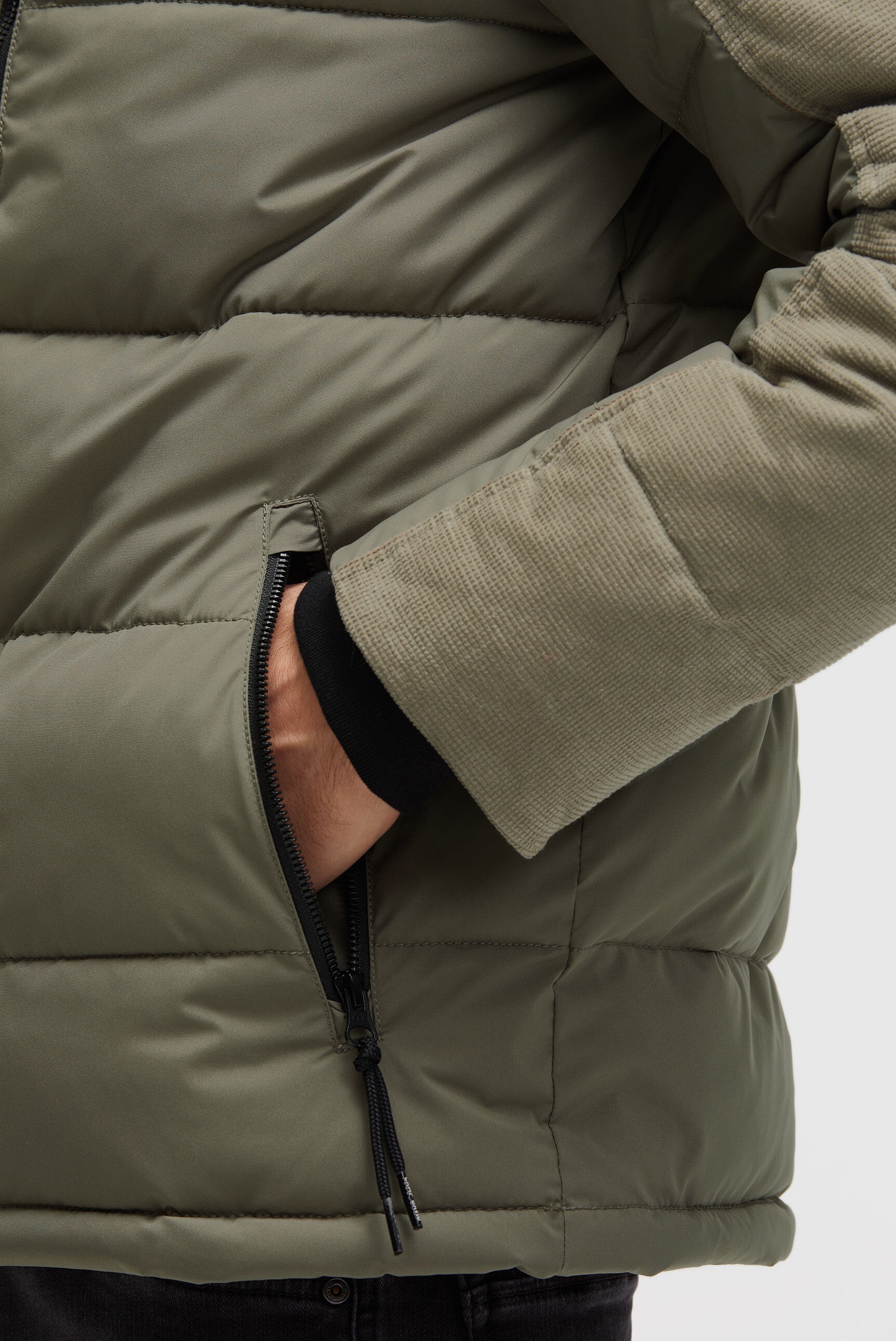 Pikowana kurtka w miksie materiałów z kapturem - 6