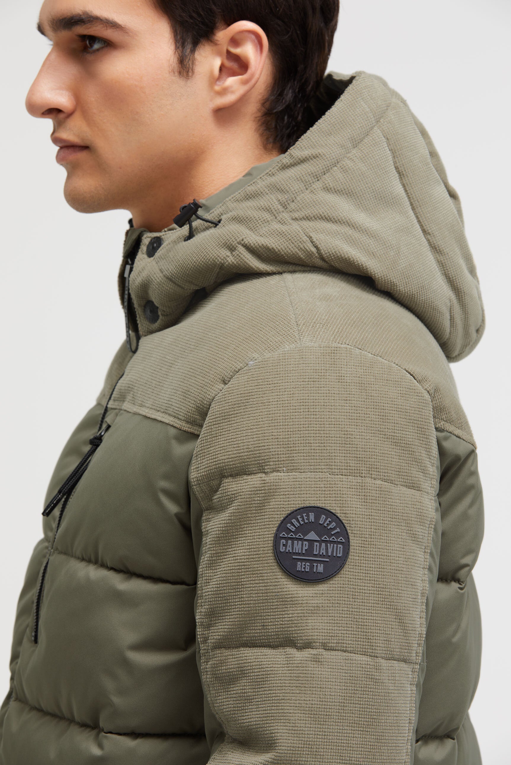 Pikowana kurtka w miksie materiałów z kapturem - 7