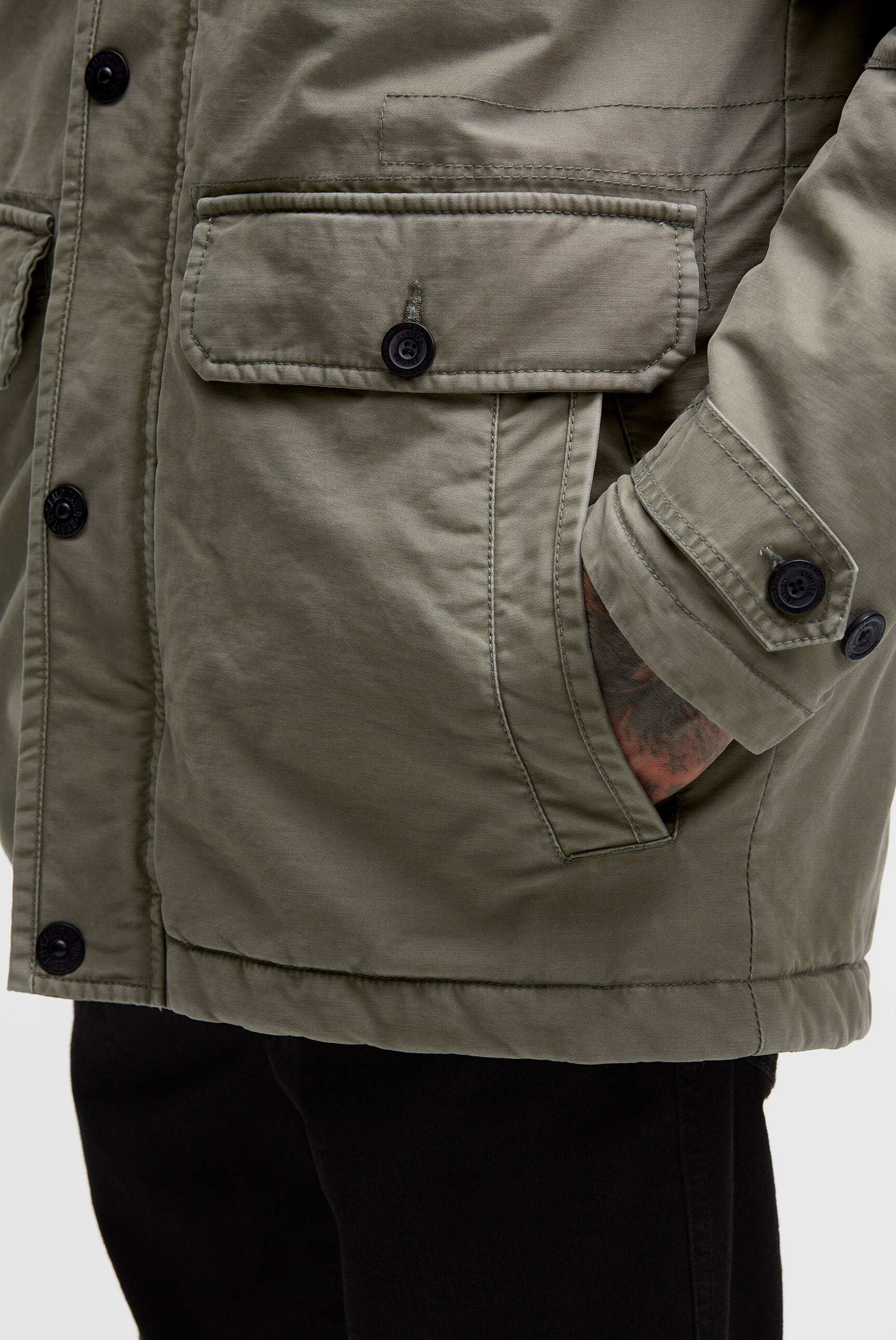 Wattierte Fieldjacket mit Klappentaschen und Kapuze