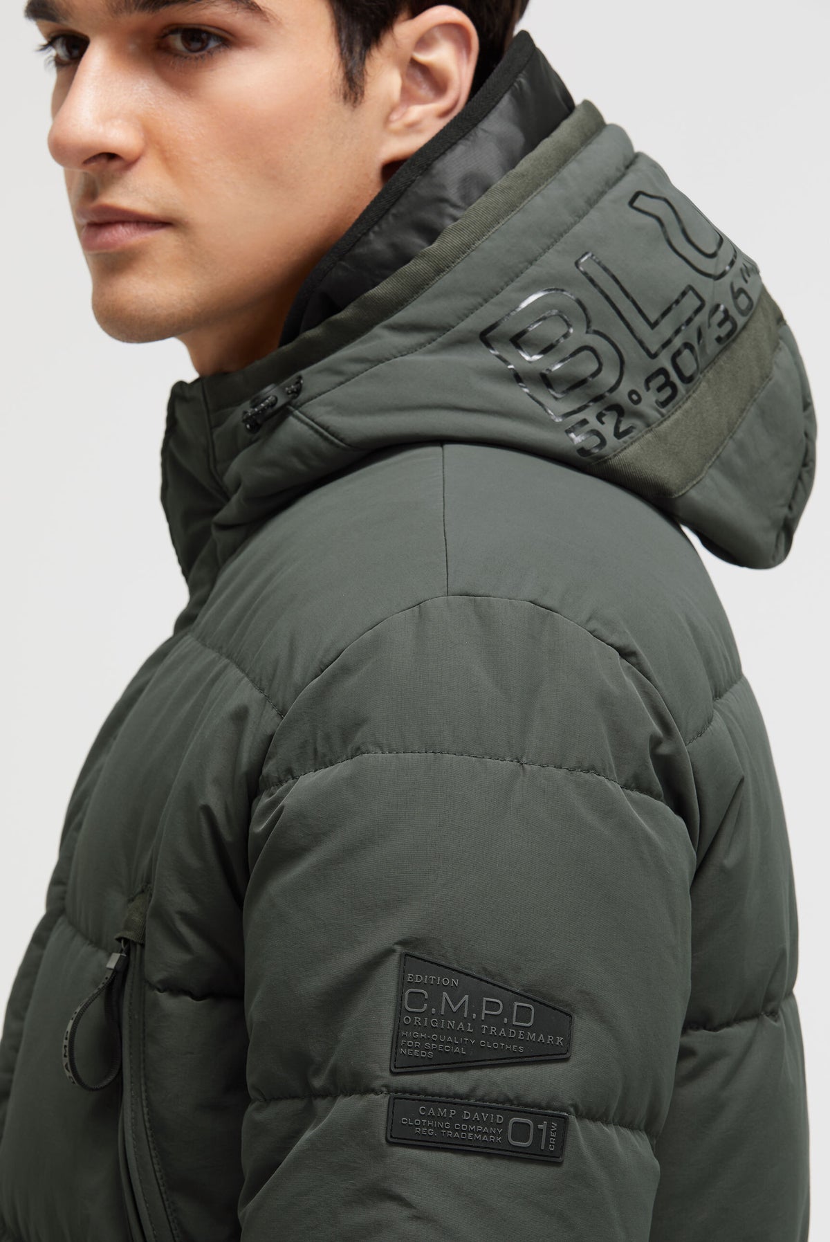 Parka pikowana z kapturem – stylizacja warstwowa - 7