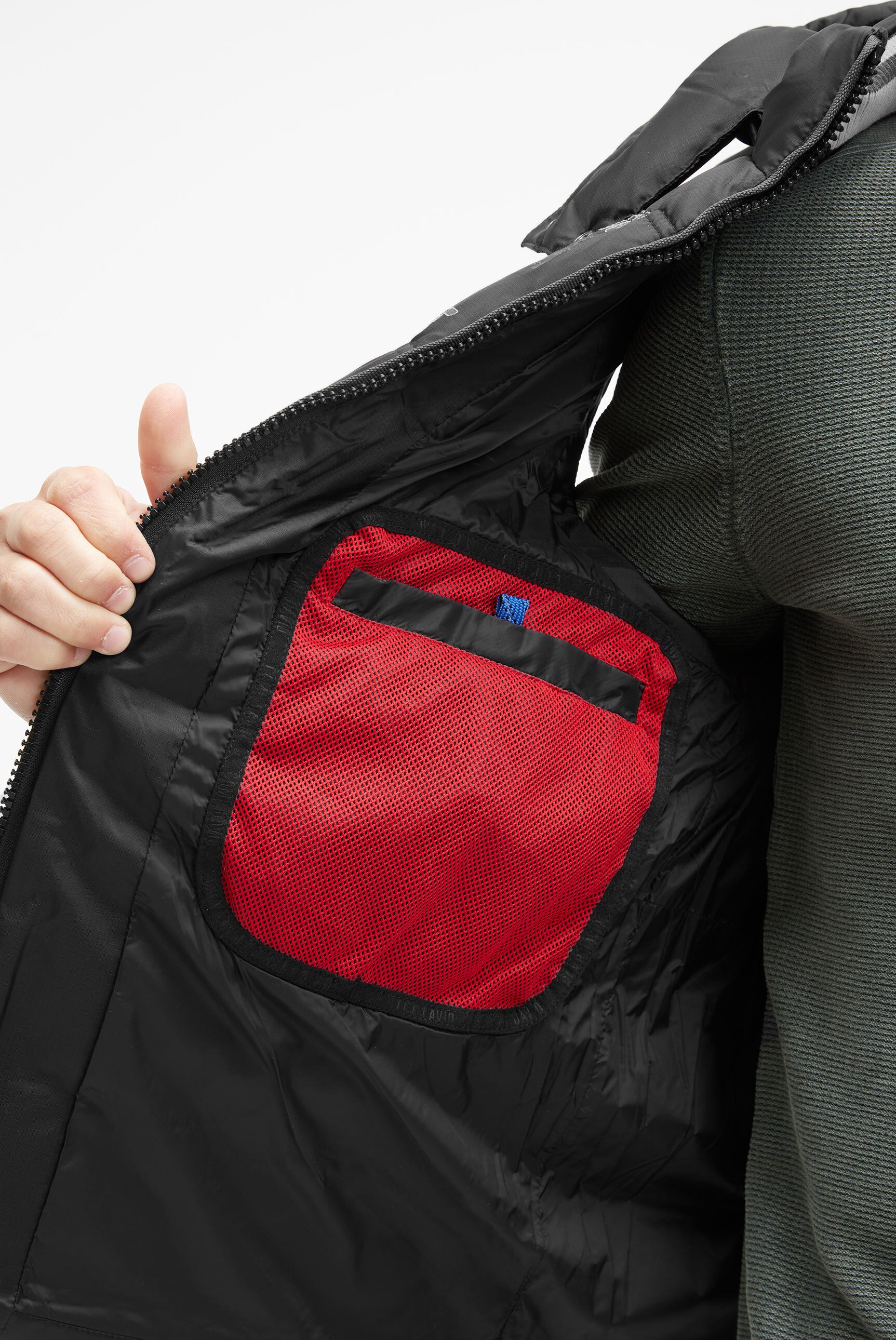 Pikowana kamizelka z taśmami, nadrukami i kapturem - 6