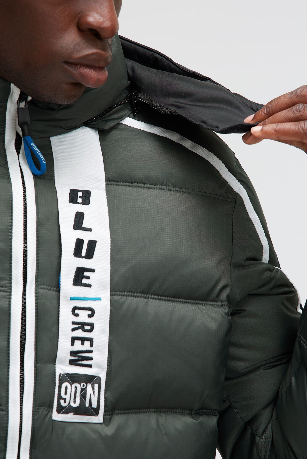 Lange Steppjacke mit Tapes, Patches und Kapuze dark forest